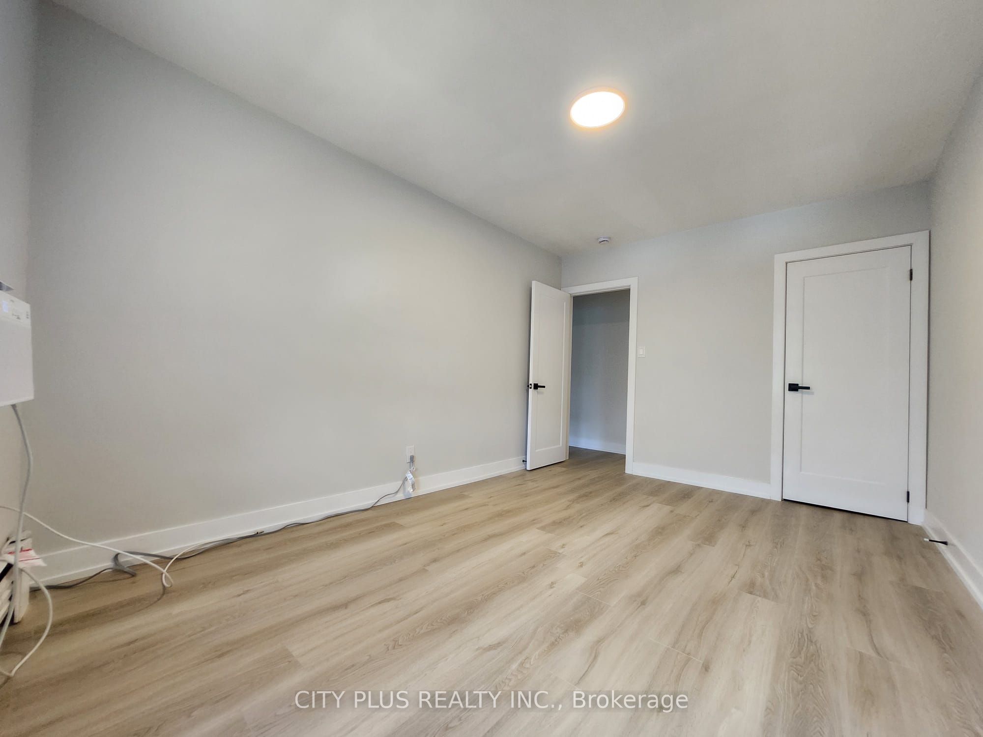 3547 Bathurst Street 2 Property Photo 6