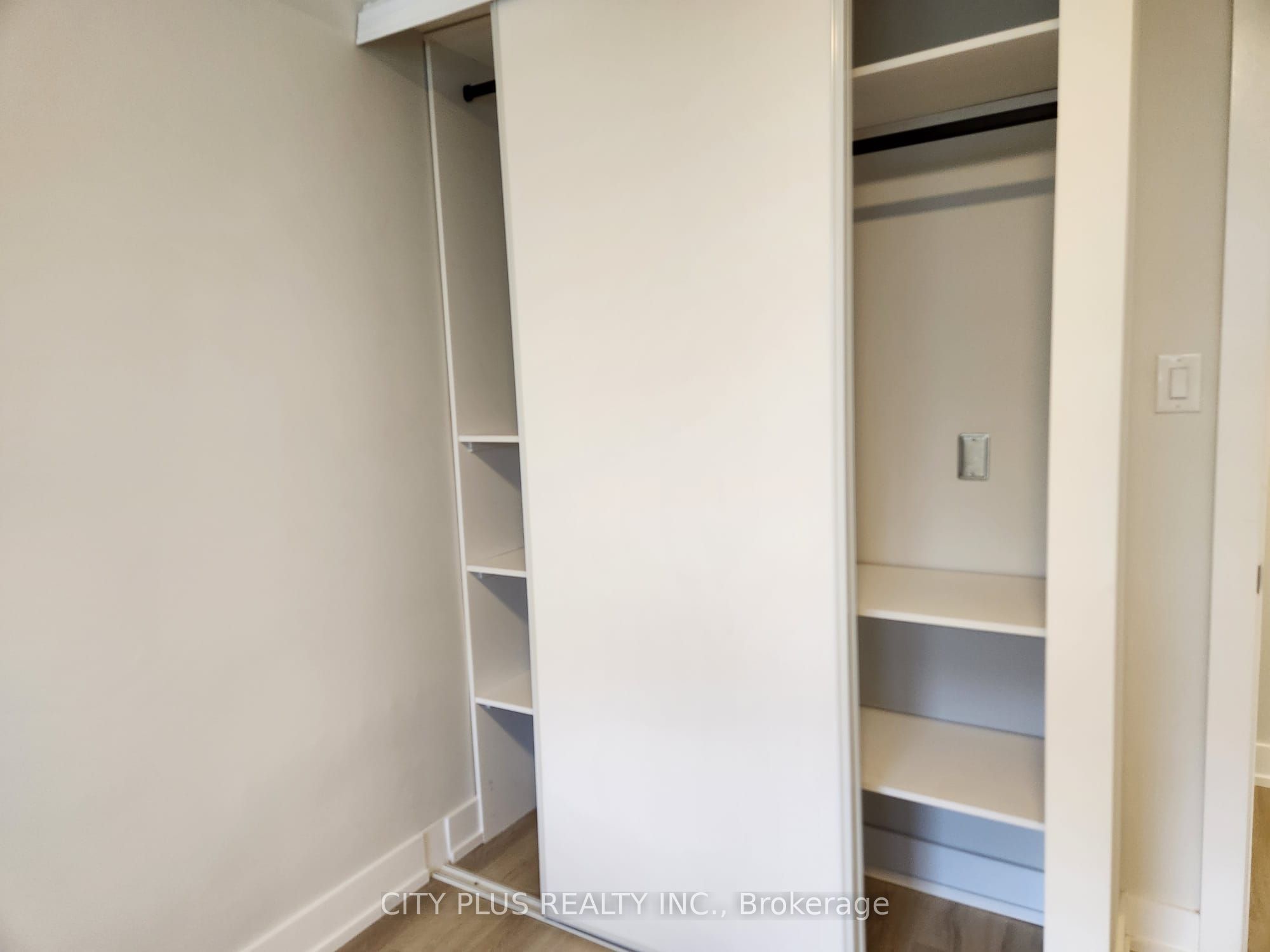 3547 Bathurst Street 2 Property Photo 10