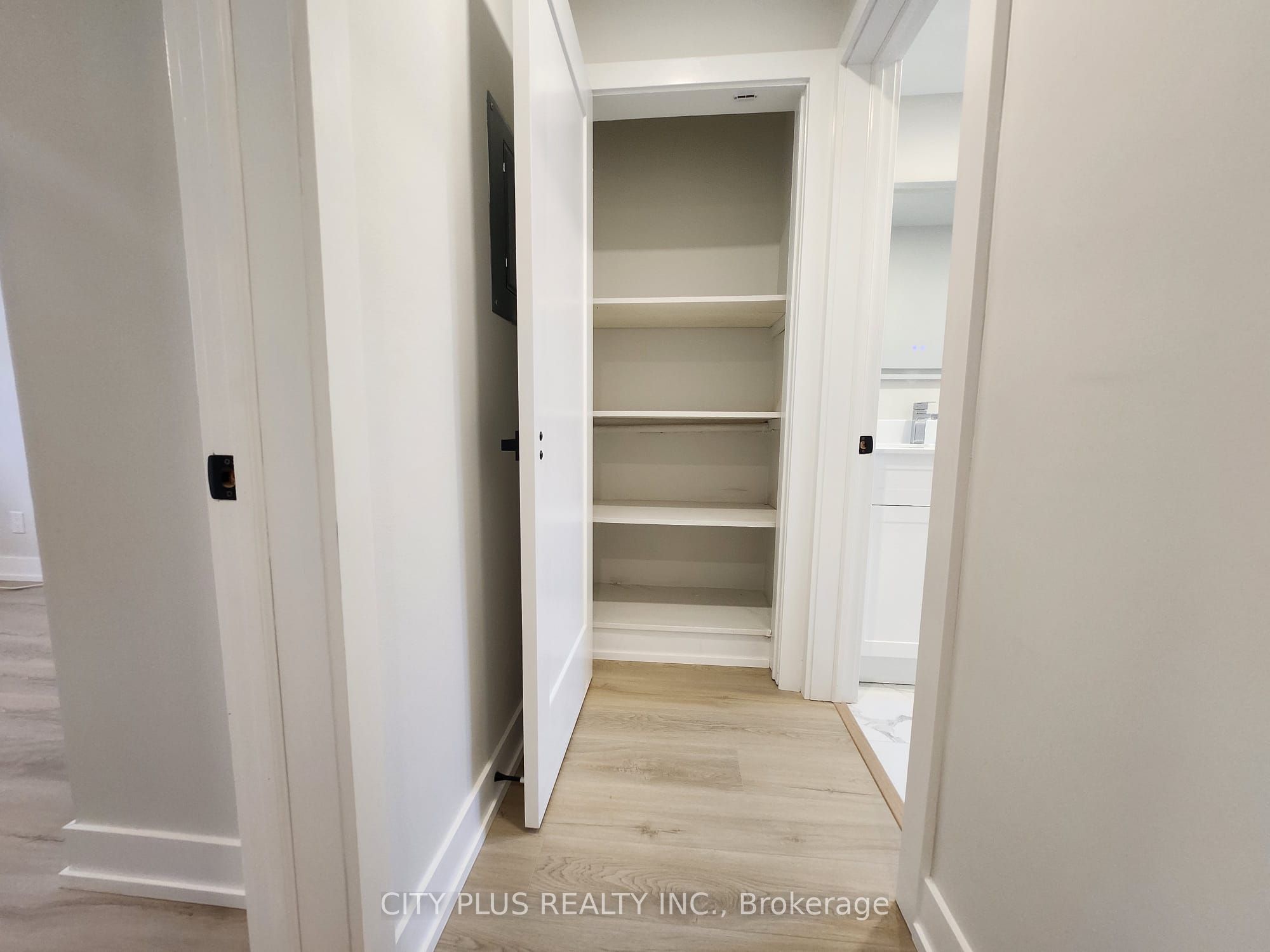 3547 Bathurst Street 2 Property Photo 13