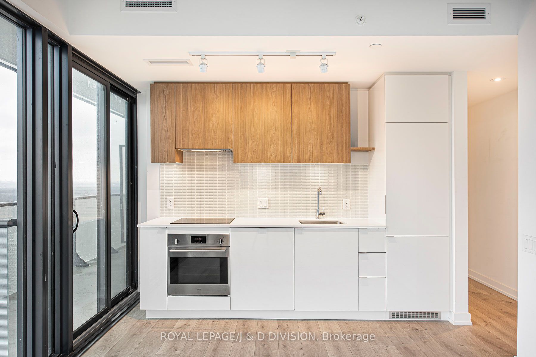 161 Roehampton Avenue 3103 Property Photo 8