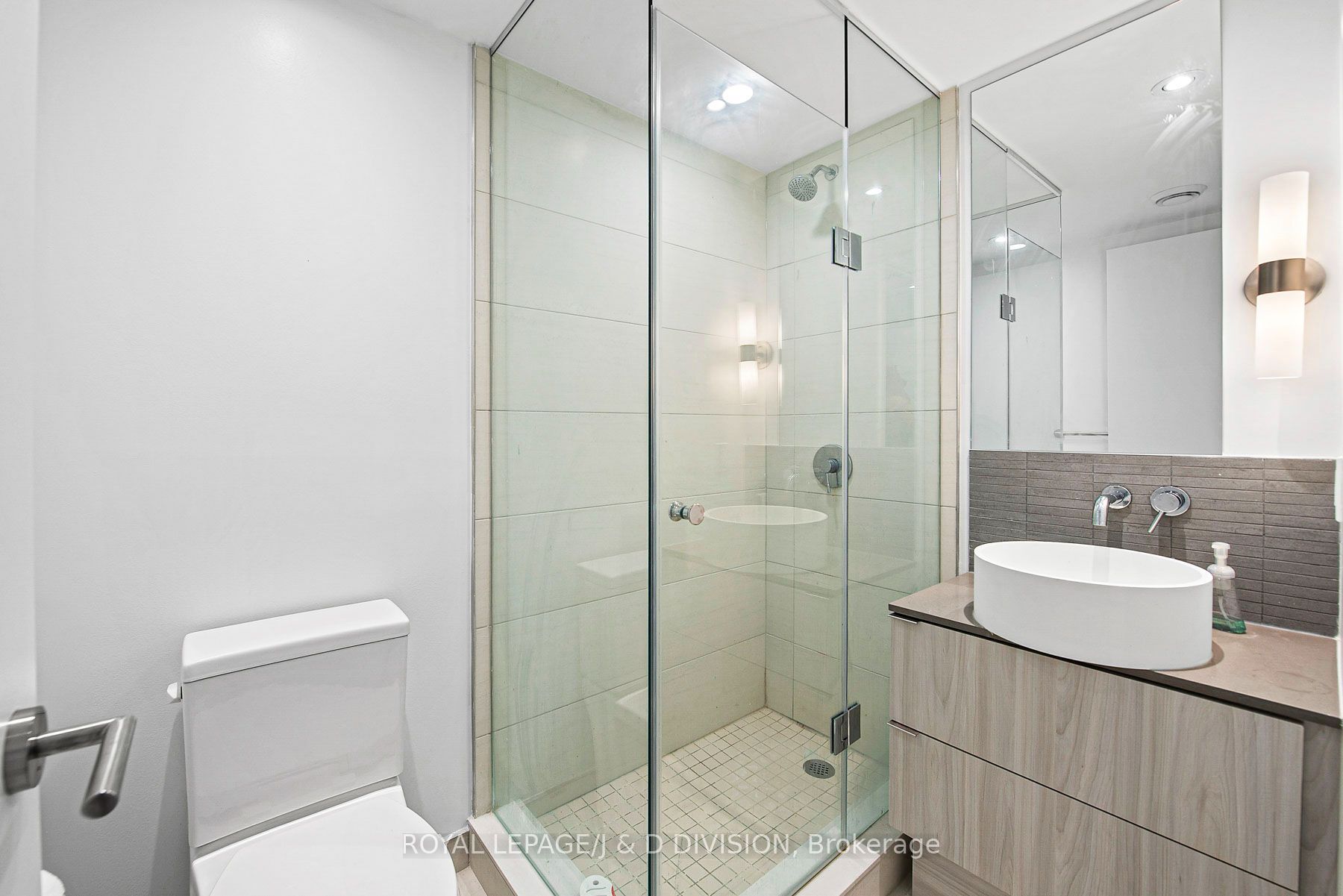 161 Roehampton Avenue 3103 Property Photo 16