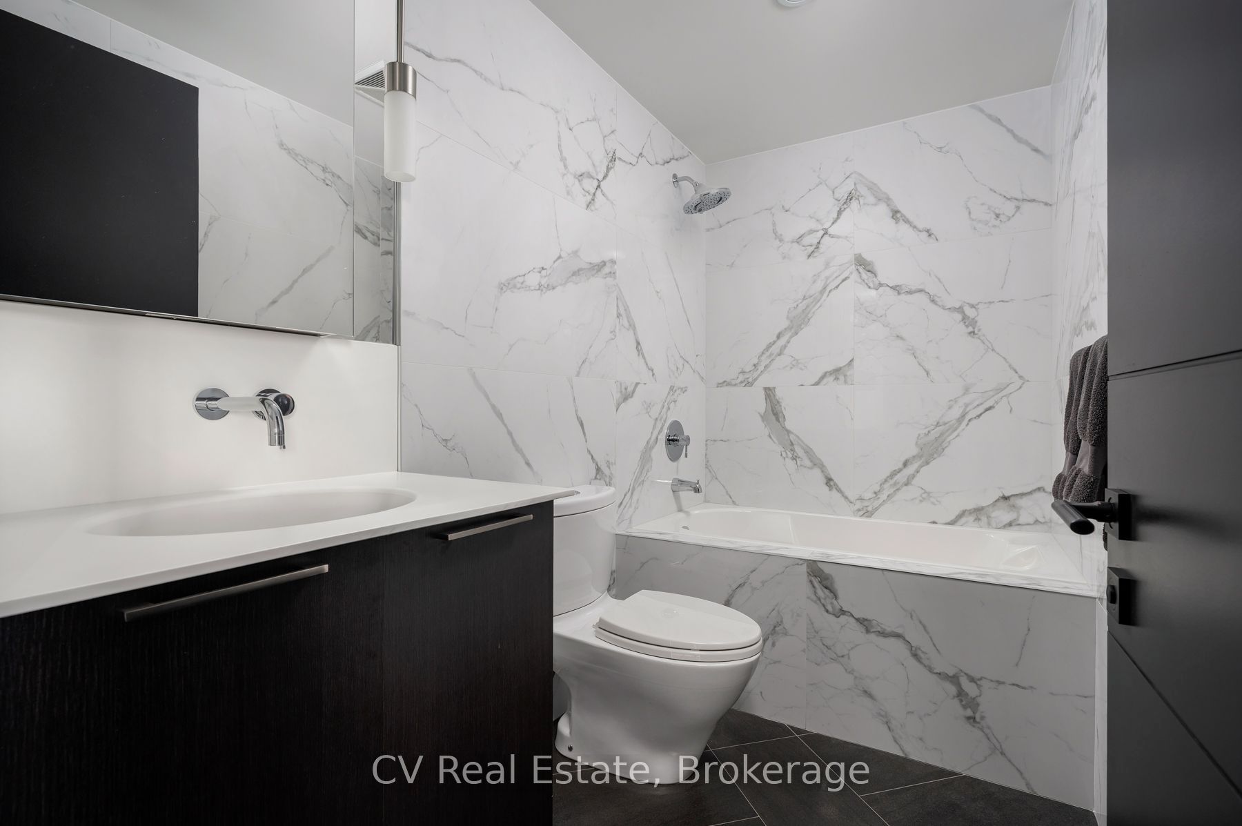 95 Bathurst Street 1305 Property Photo 5
