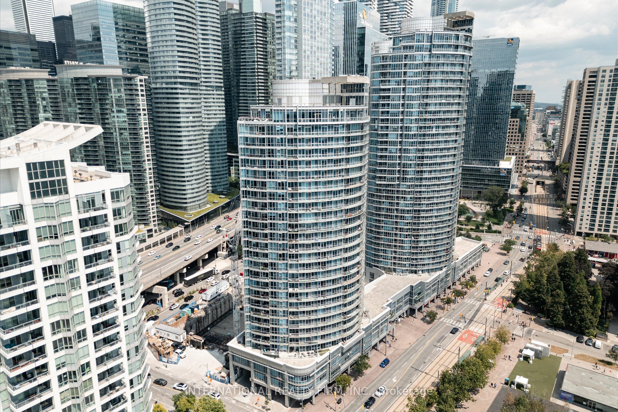218 Queens Quay W Ph4 Property Photo 5