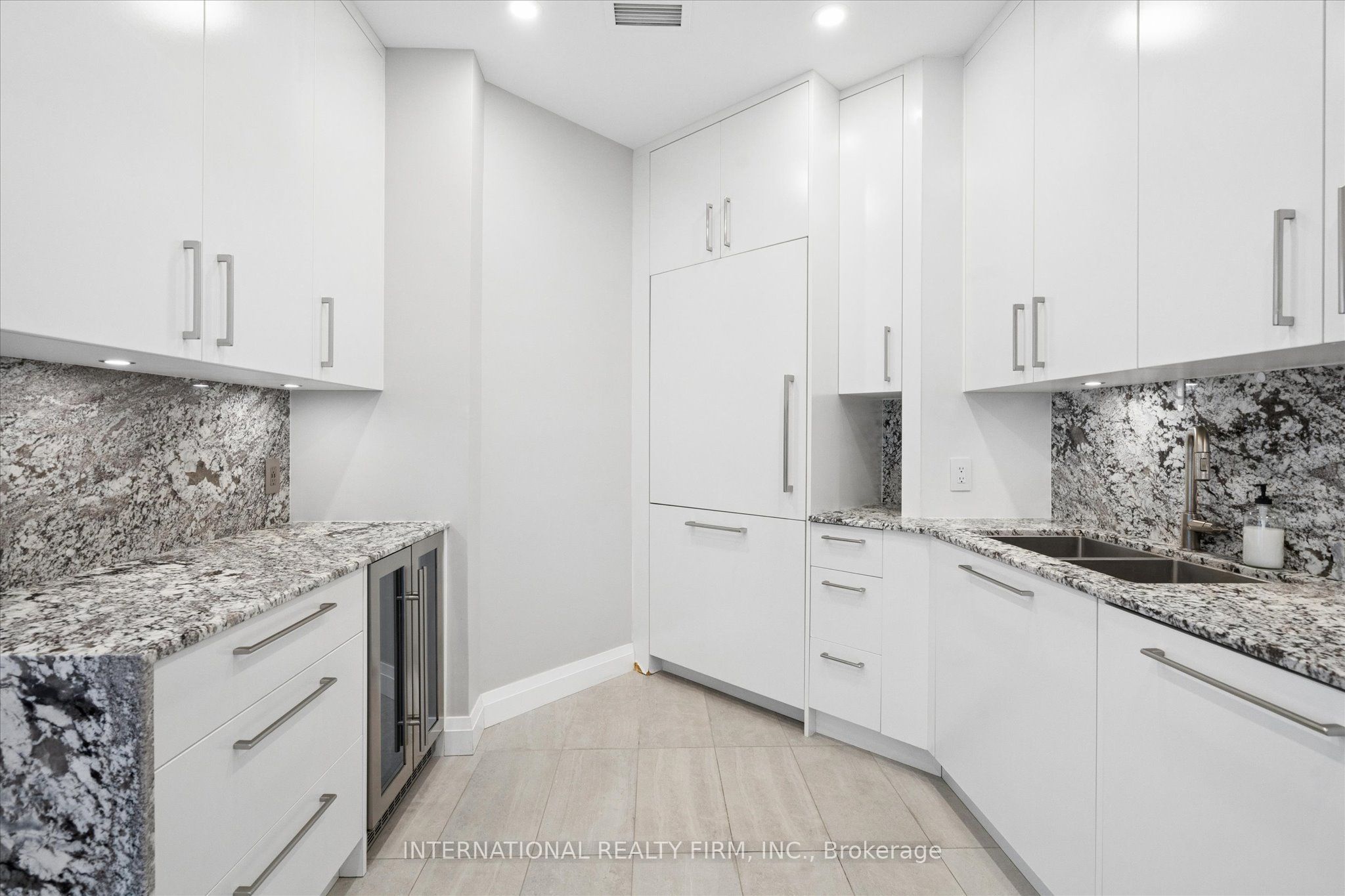 218 Queens Quay W Ph4 Property Photo 17