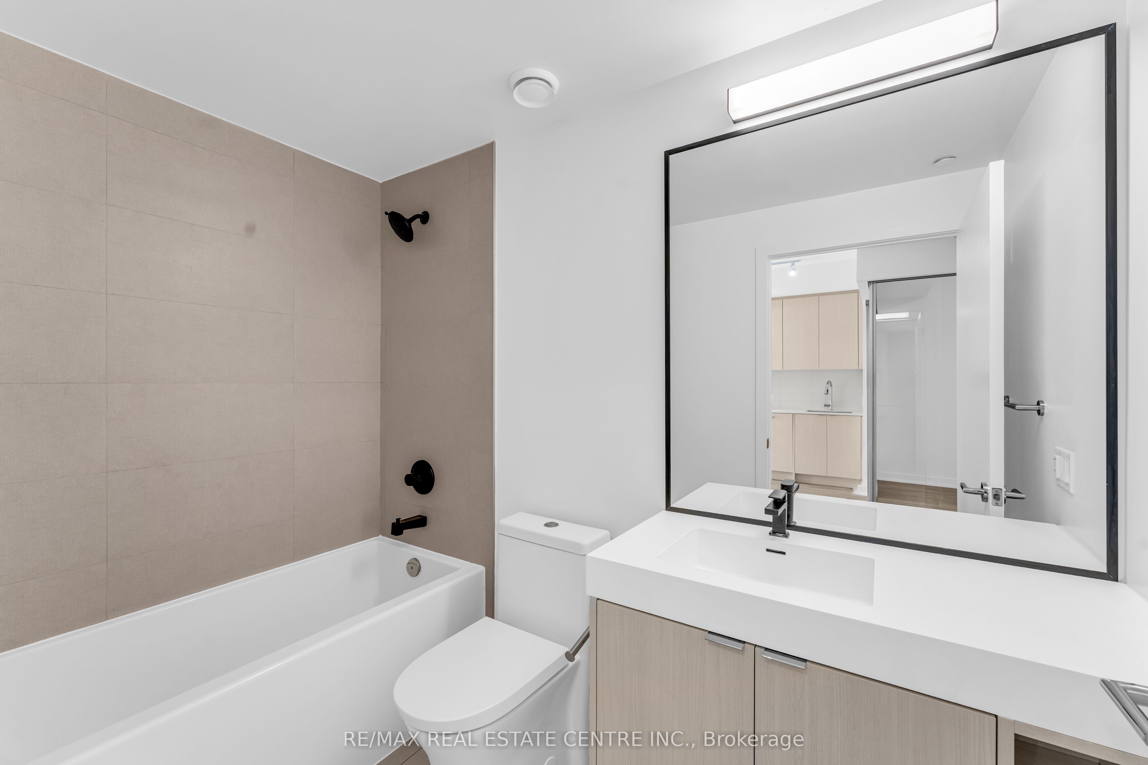 250 Lawrence Avenue W 422 Property Photo 6