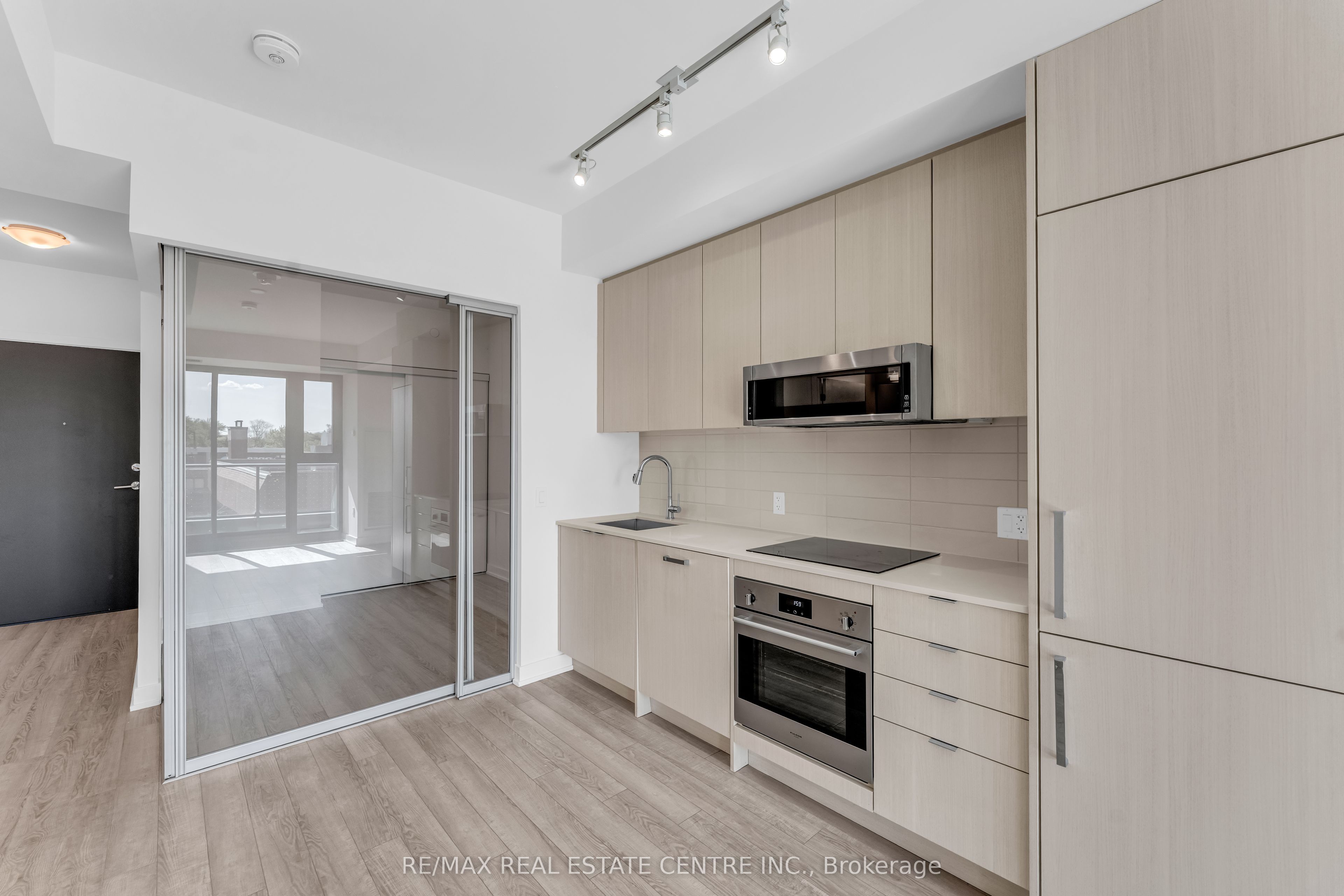 250 Lawrence Avenue W 422 Property Photo 10