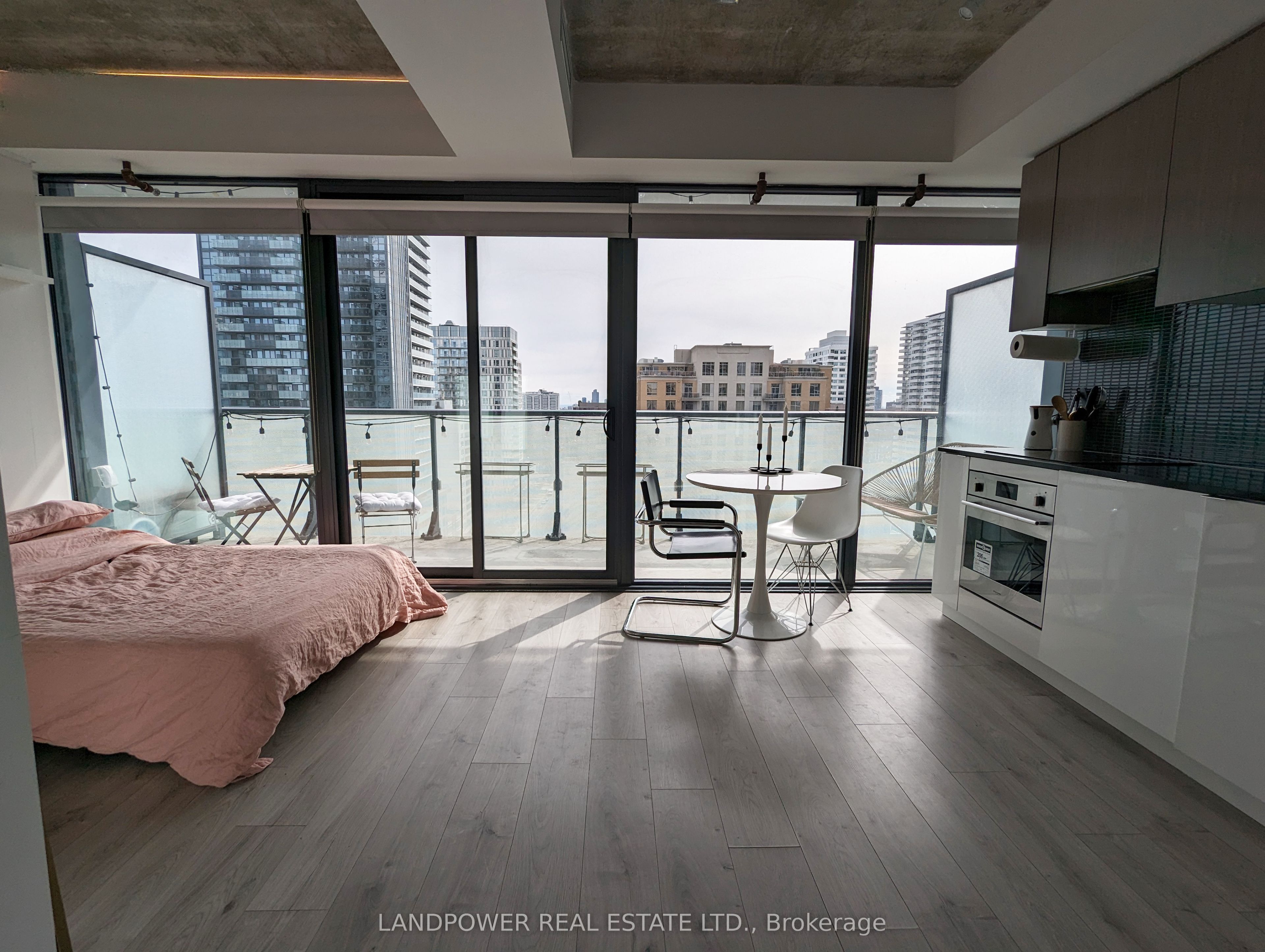 161 Roehampton Avenue 1611 Property Photo 1