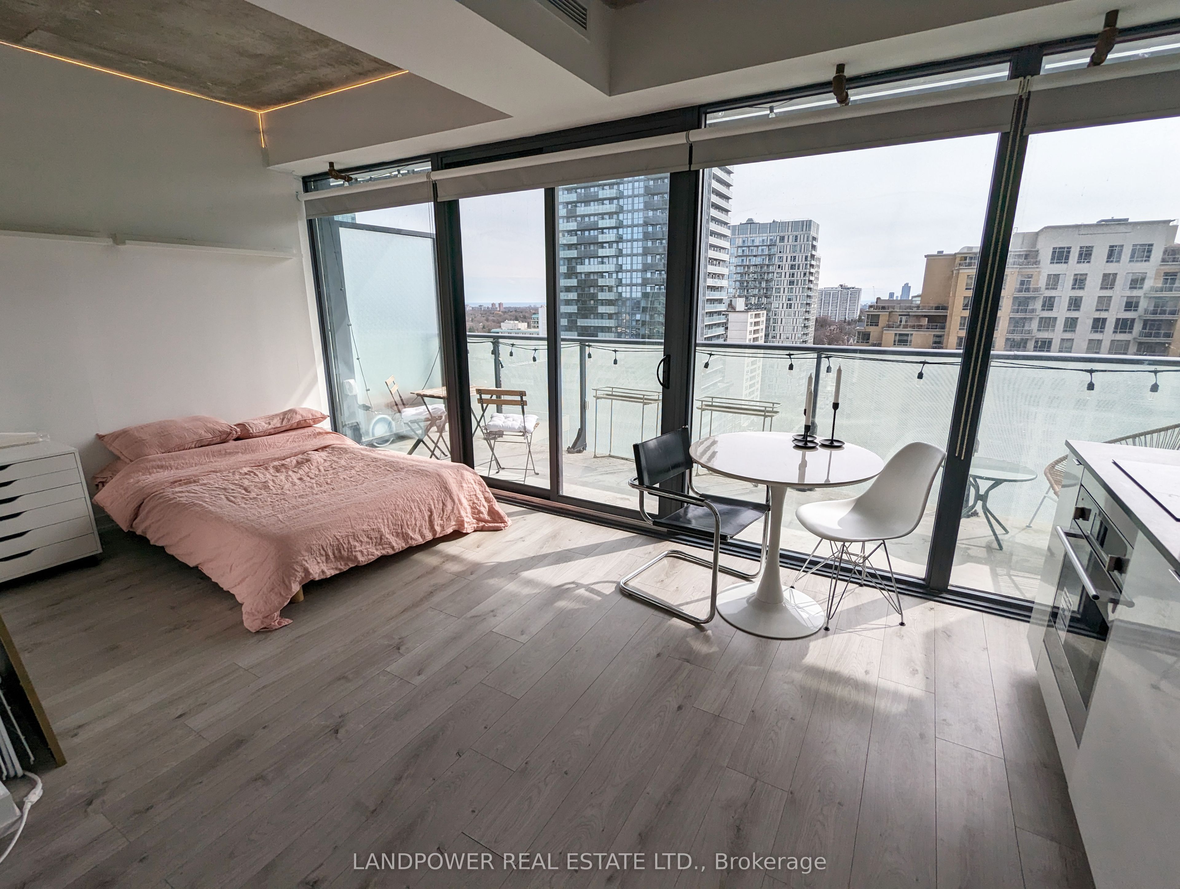 161 Roehampton Avenue 1611 Property Photo 2