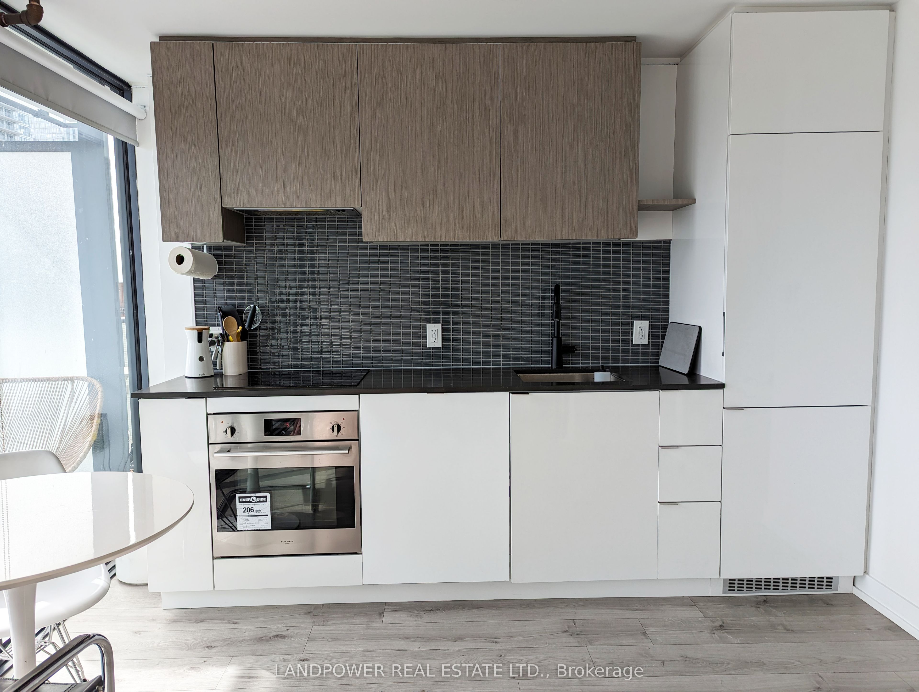 161 Roehampton Avenue 1611 Property Photo 3