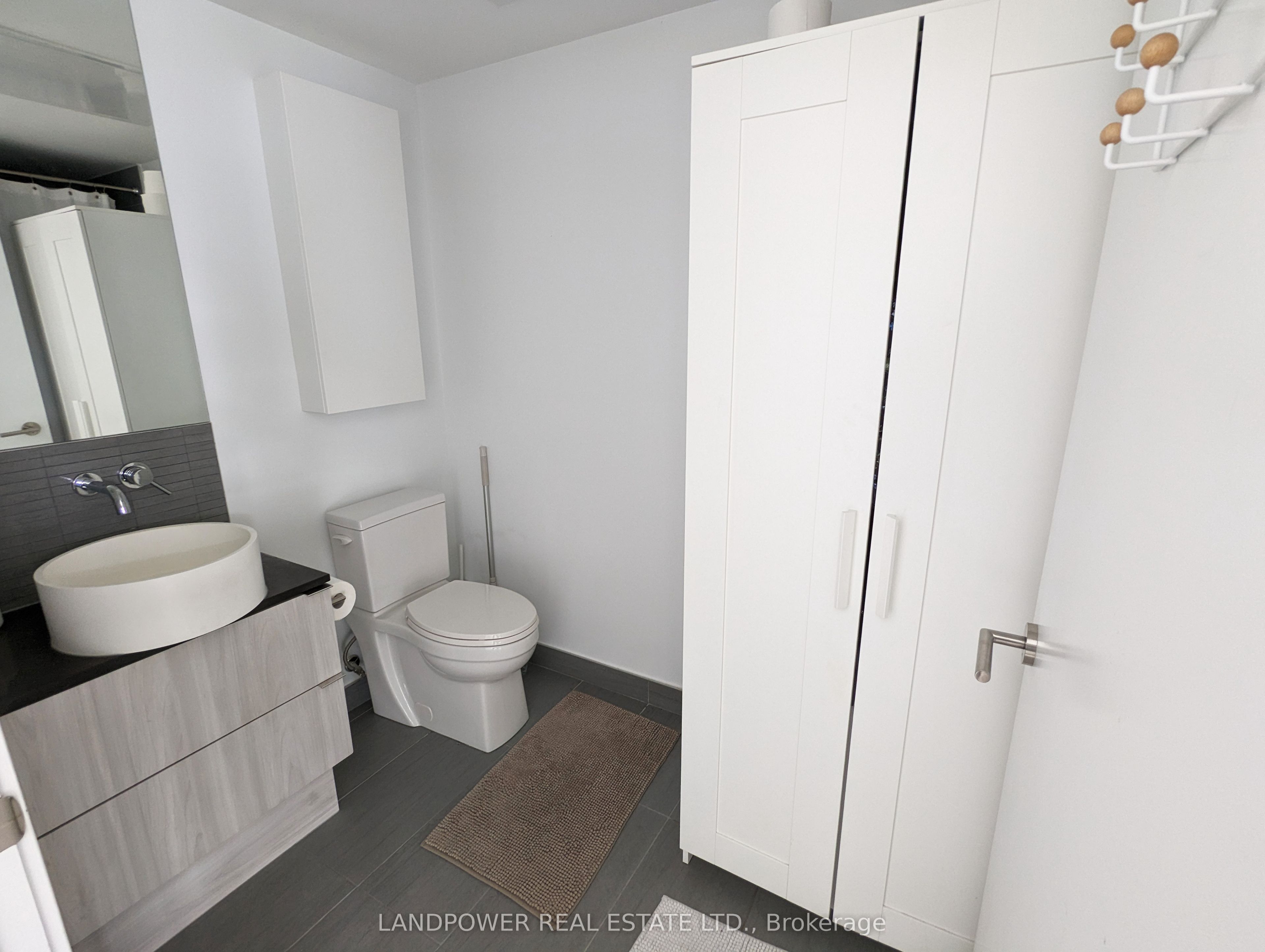 161 Roehampton Avenue 1611 Property Photo 7