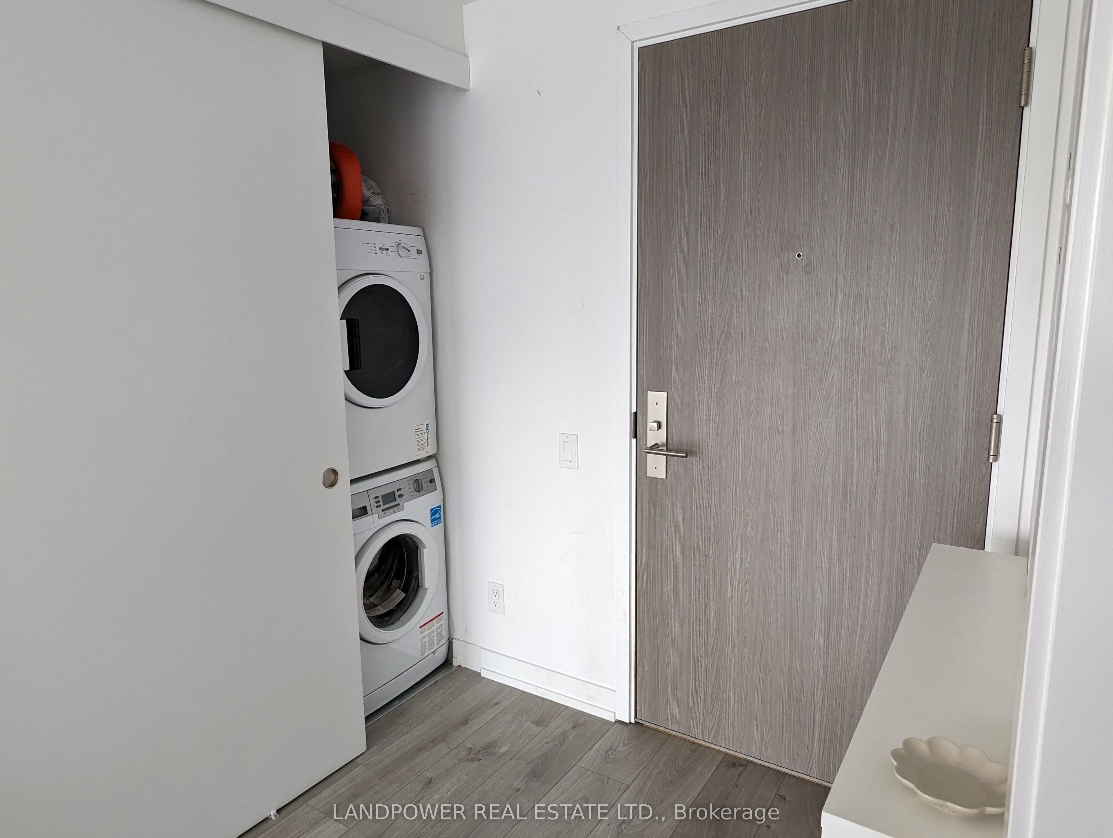 161 Roehampton Avenue 1611 Property Photo 9