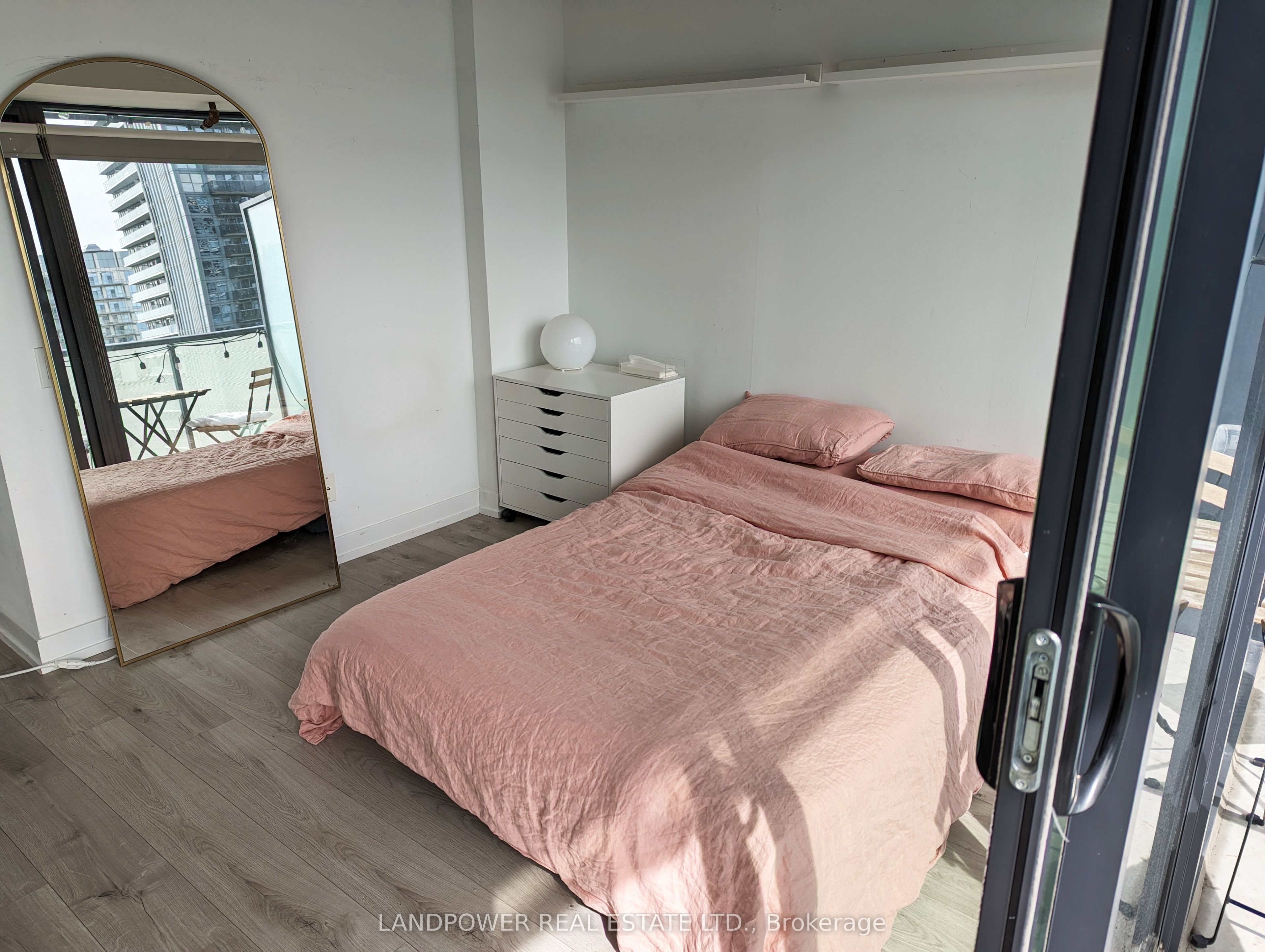 161 Roehampton Avenue 1611 Property Photo 12