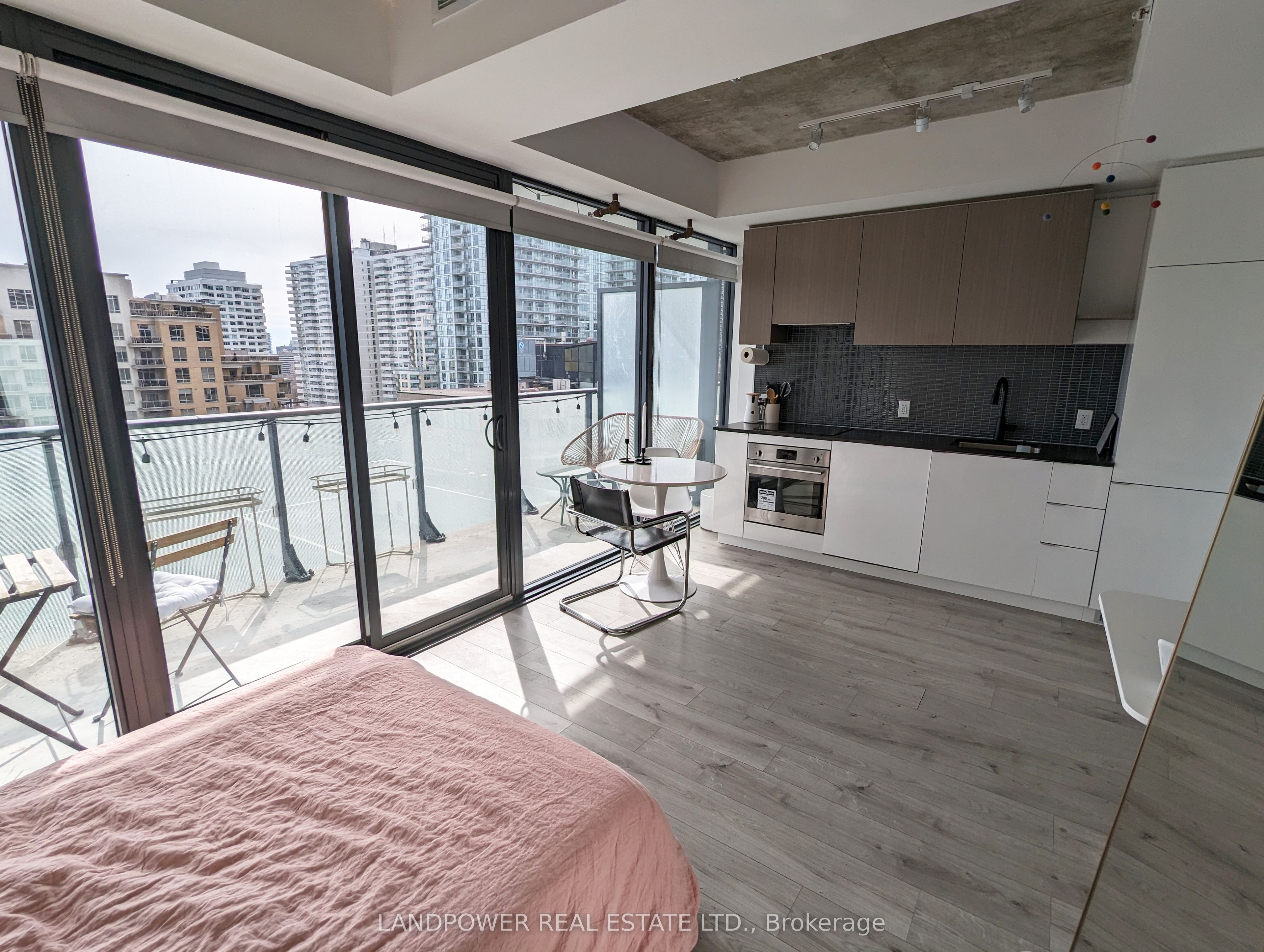 161 Roehampton Avenue 1611 Property Photo 14