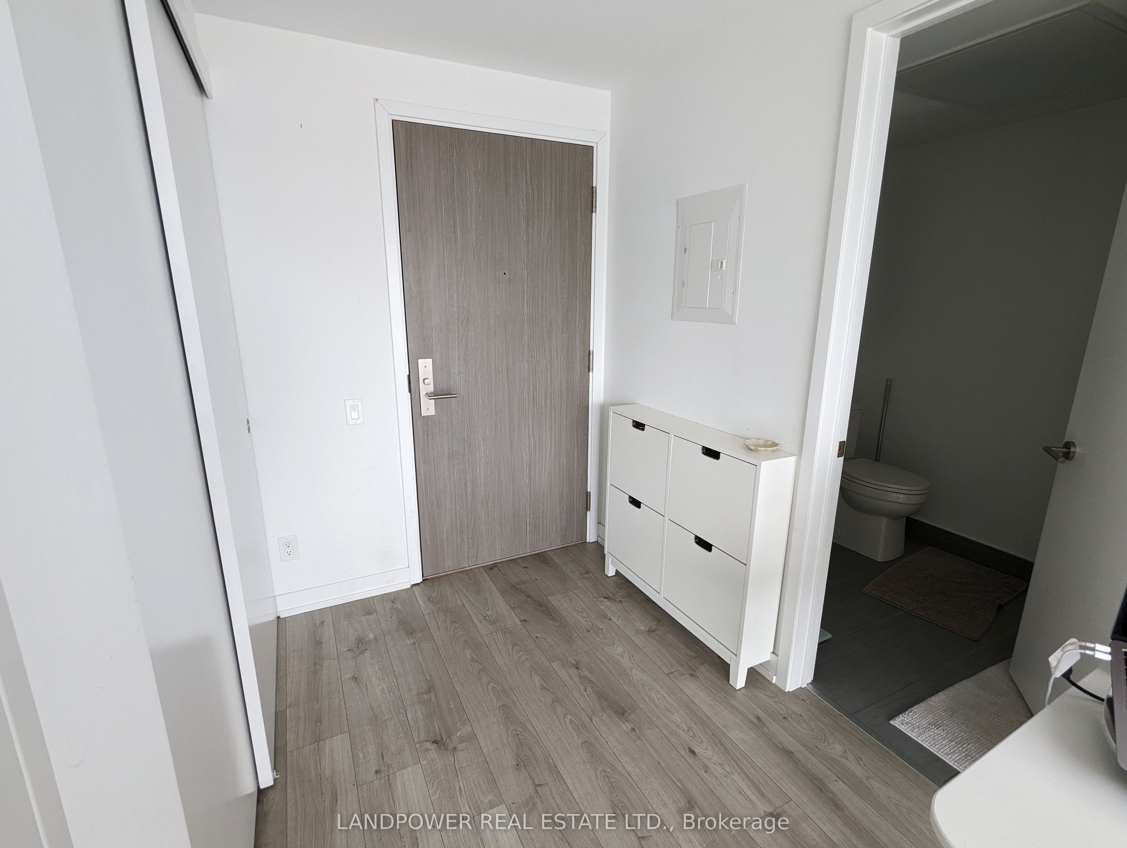 161 Roehampton Avenue 1611 Property Photo 15