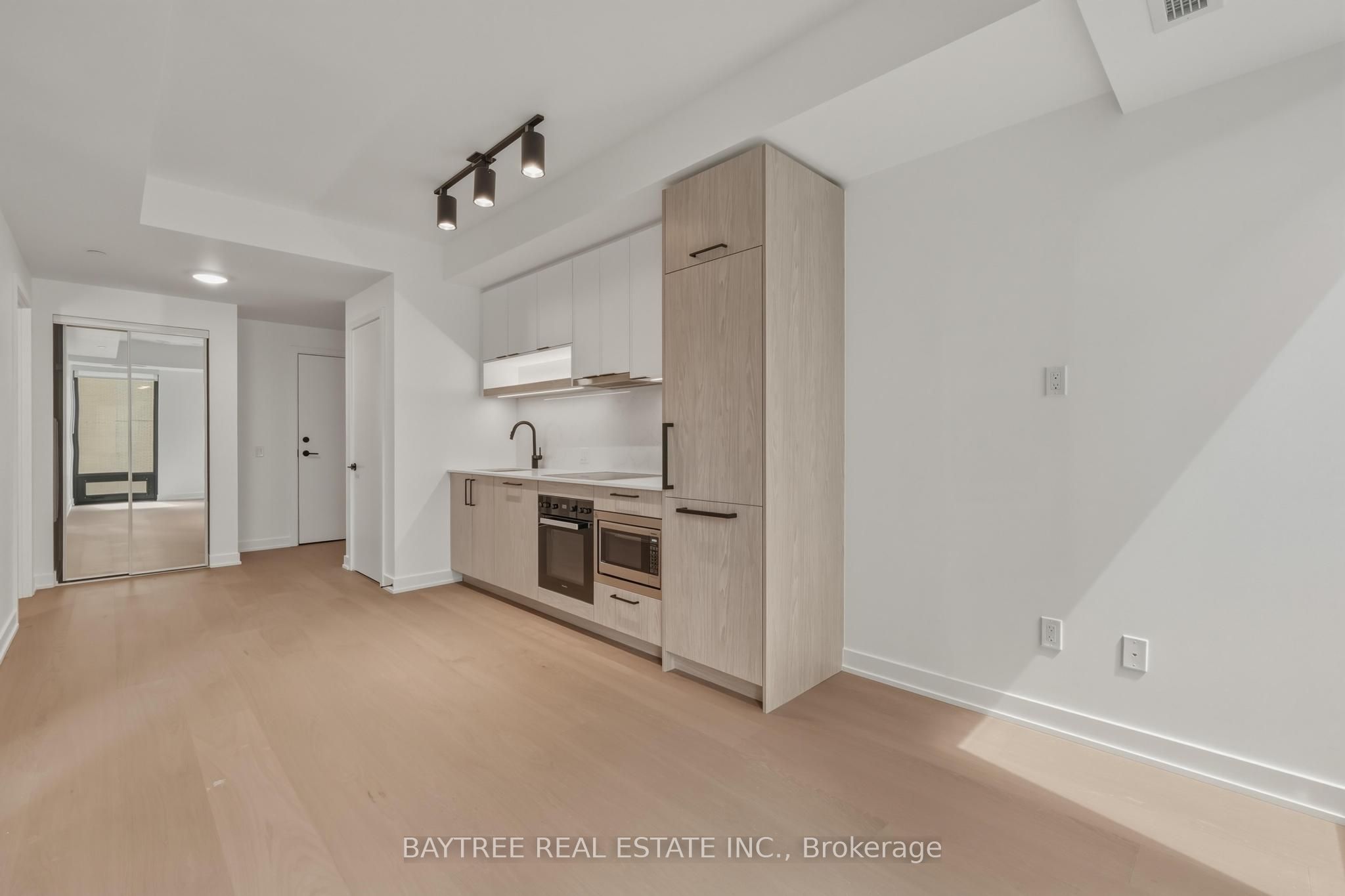 91 Montclair Avenue 705 Property Photo 6