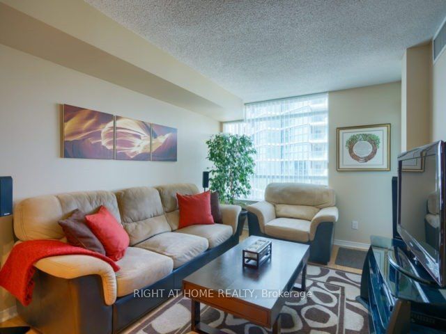 30 Harrison Garden Boulevard 1008 Property Photo 4