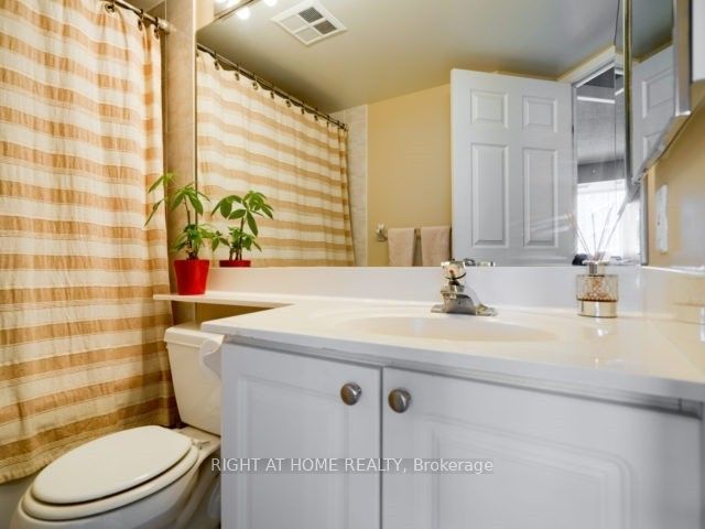 30 Harrison Garden Boulevard 1008 Property Photo 5