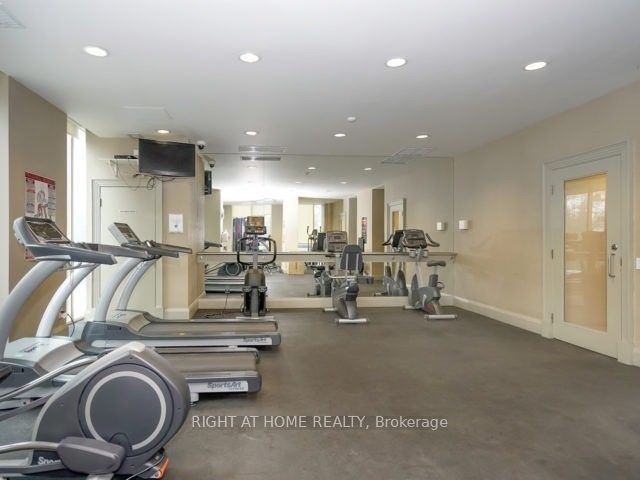 30 Harrison Garden Boulevard 1008 Property Photo 9