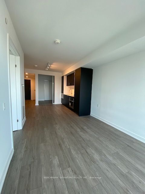 88 Queen Street E 3807 Property Photo 3