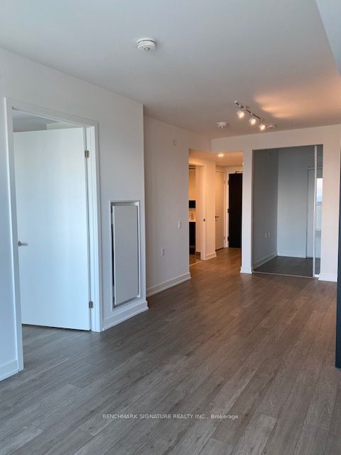 88 Queen Street E 3807 Property Photo 4