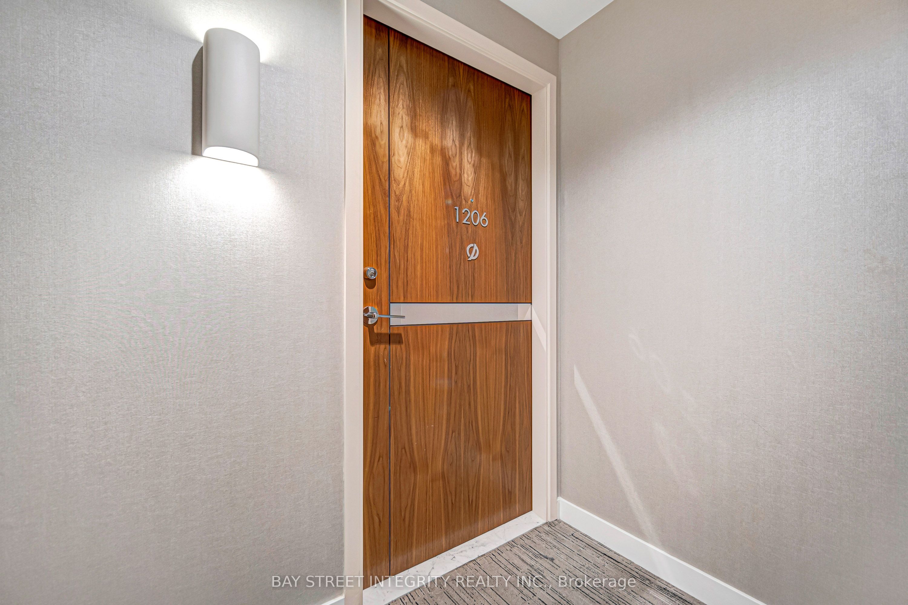 85 Mcmahon Drive 1206 Property Photo 5