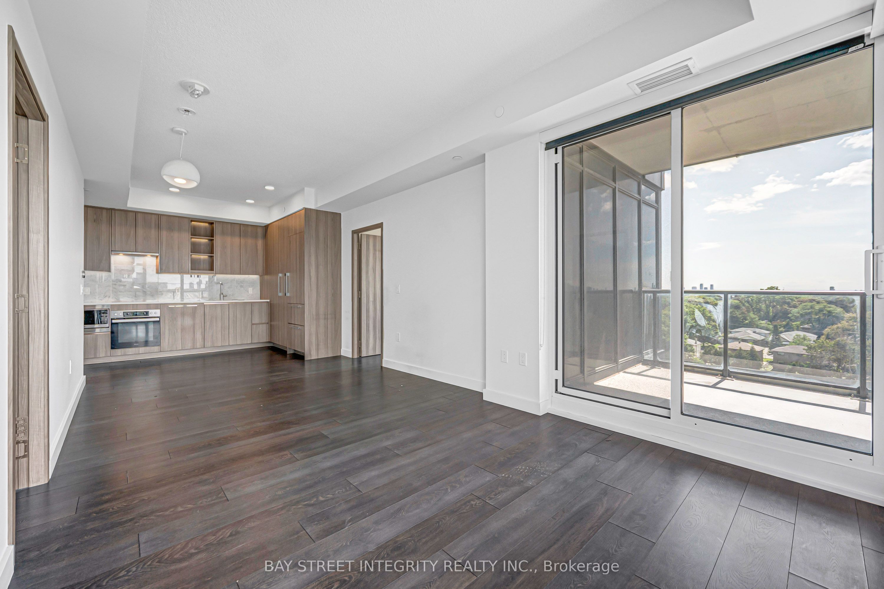 85 Mcmahon Drive 1206 Property Photo 8