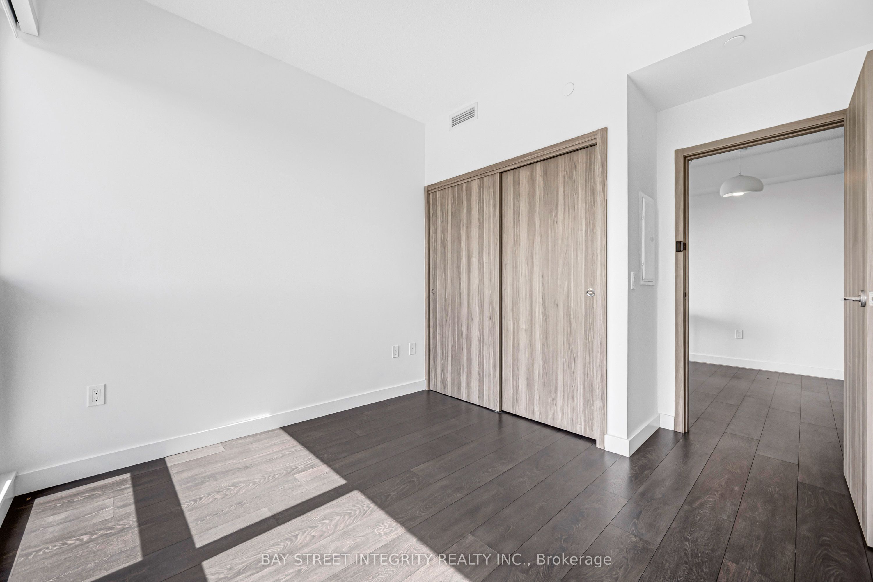 85 Mcmahon Drive 1206 Property Photo 11