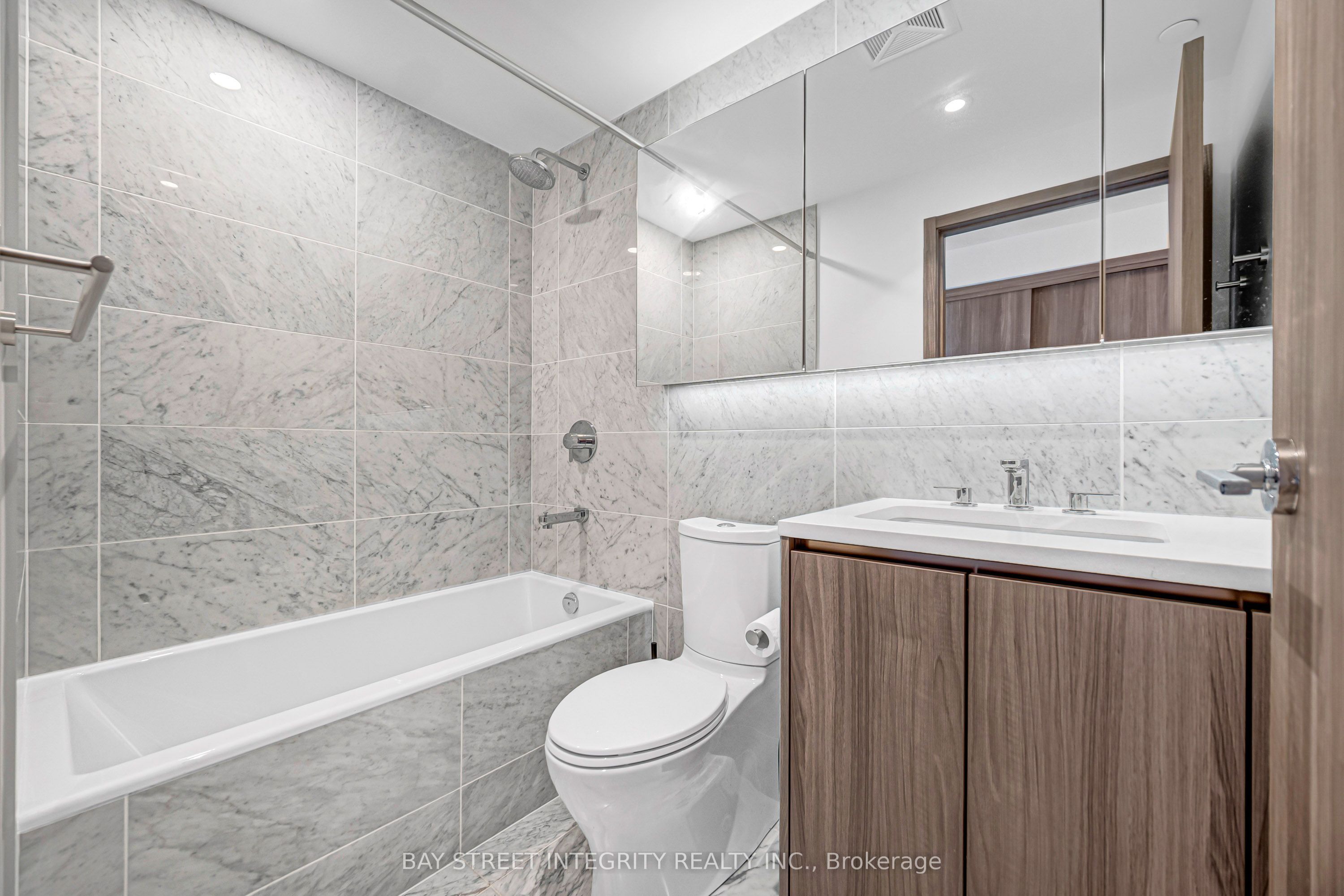 85 Mcmahon Drive 1206 Property Photo 12
