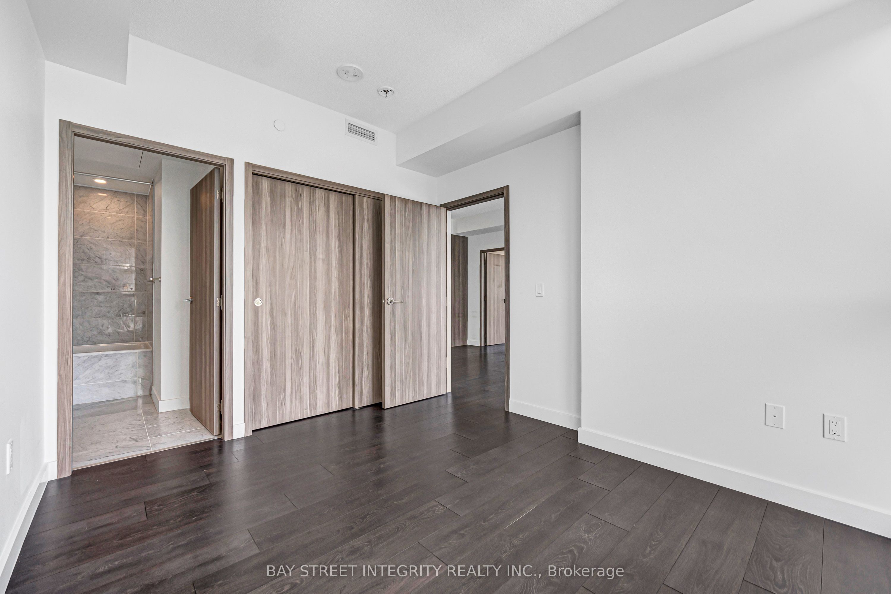 85 Mcmahon Drive 1206 Property Photo 14