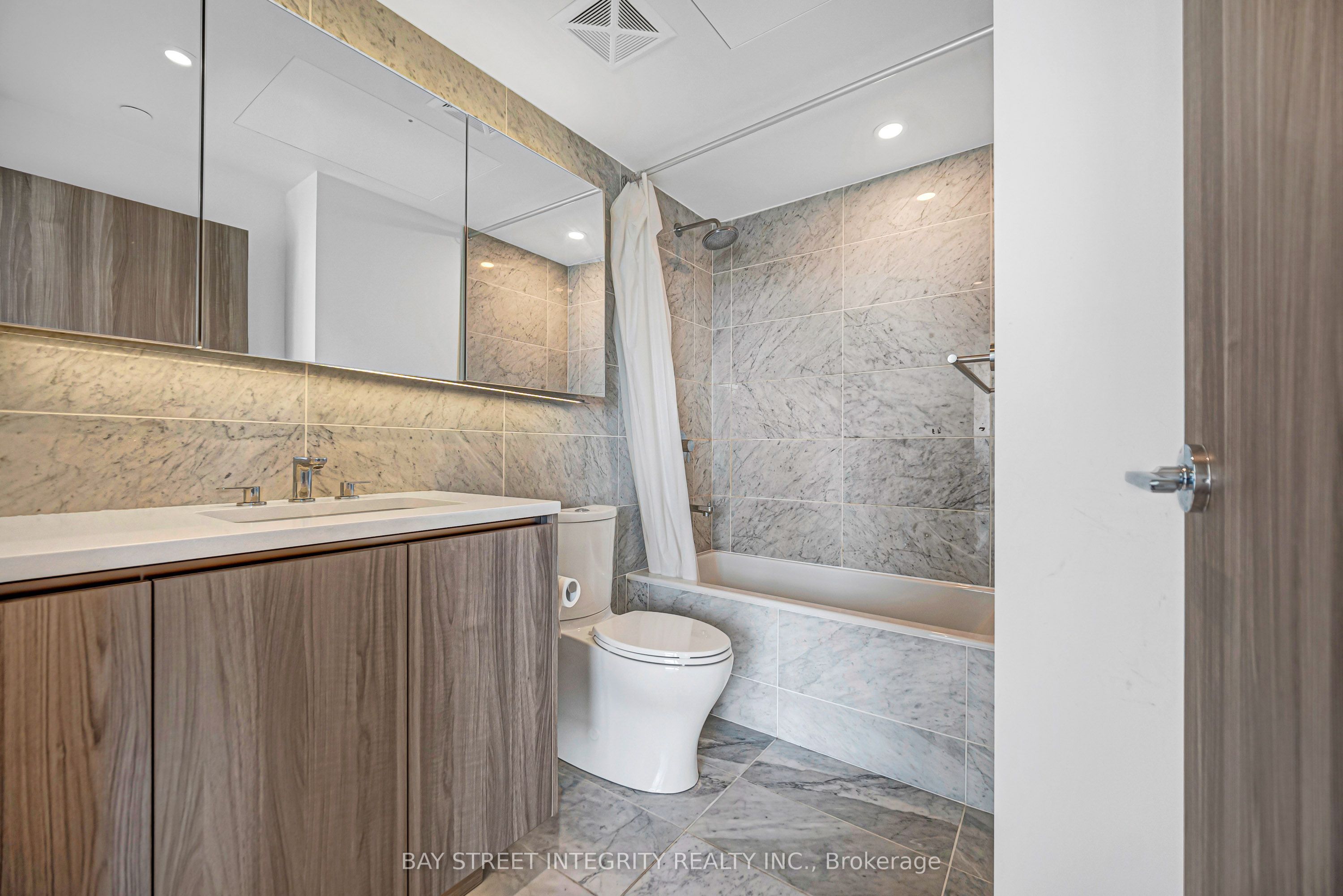 85 Mcmahon Drive 1206 Property Photo 15
