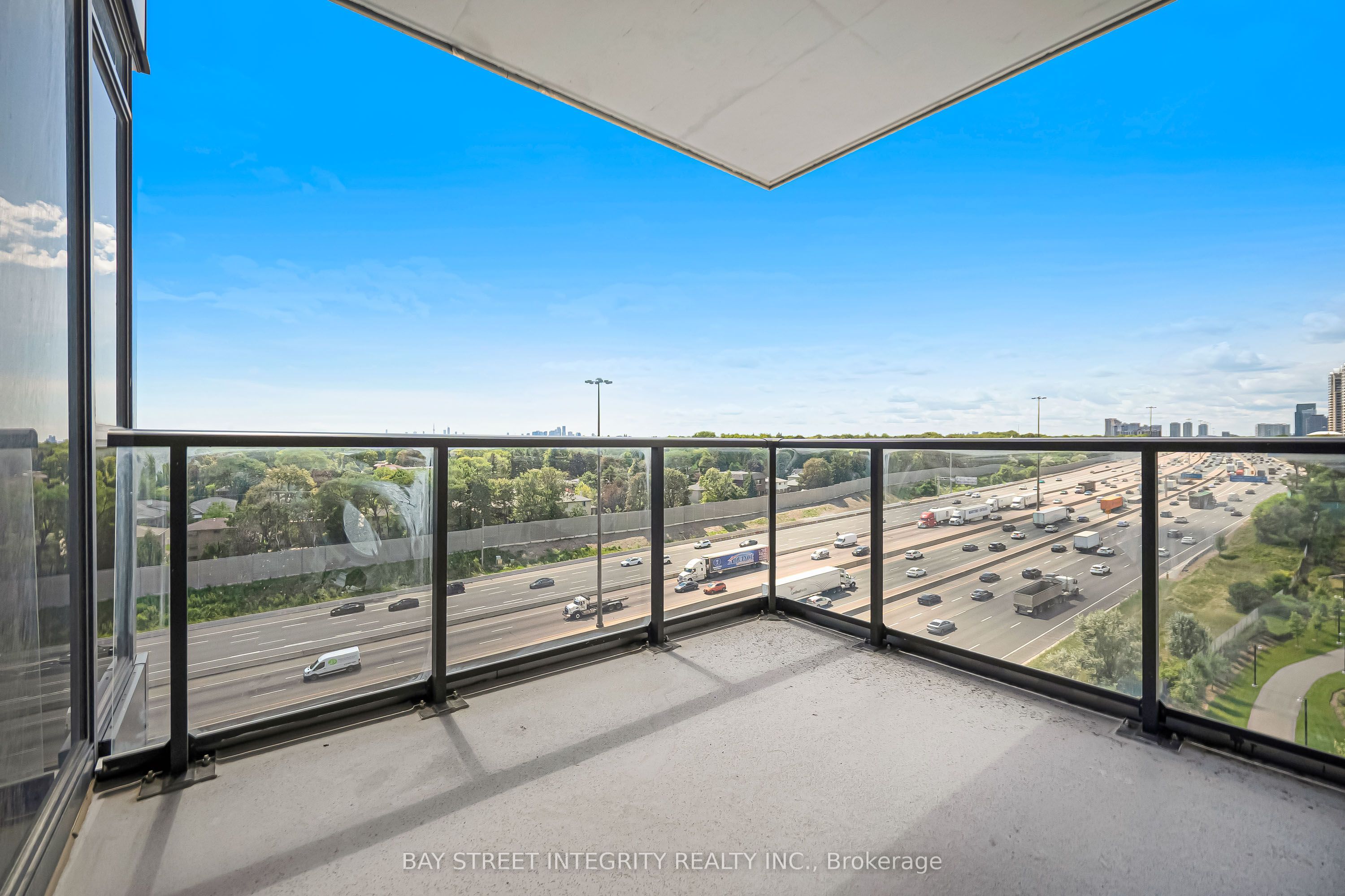 85 Mcmahon Drive 1206 Property Photo 17