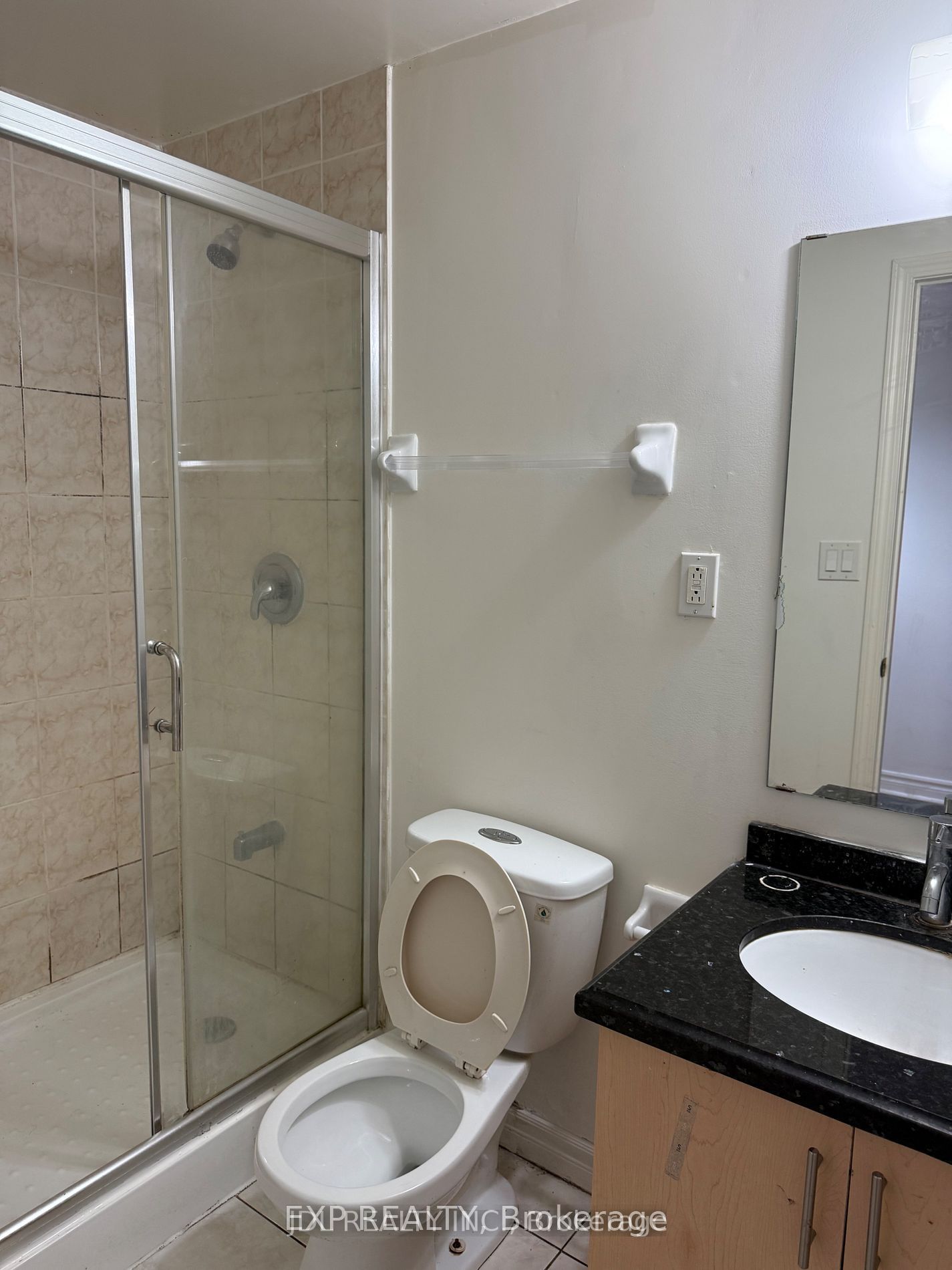 20 Maureen Drive N Lower Property Photo 6