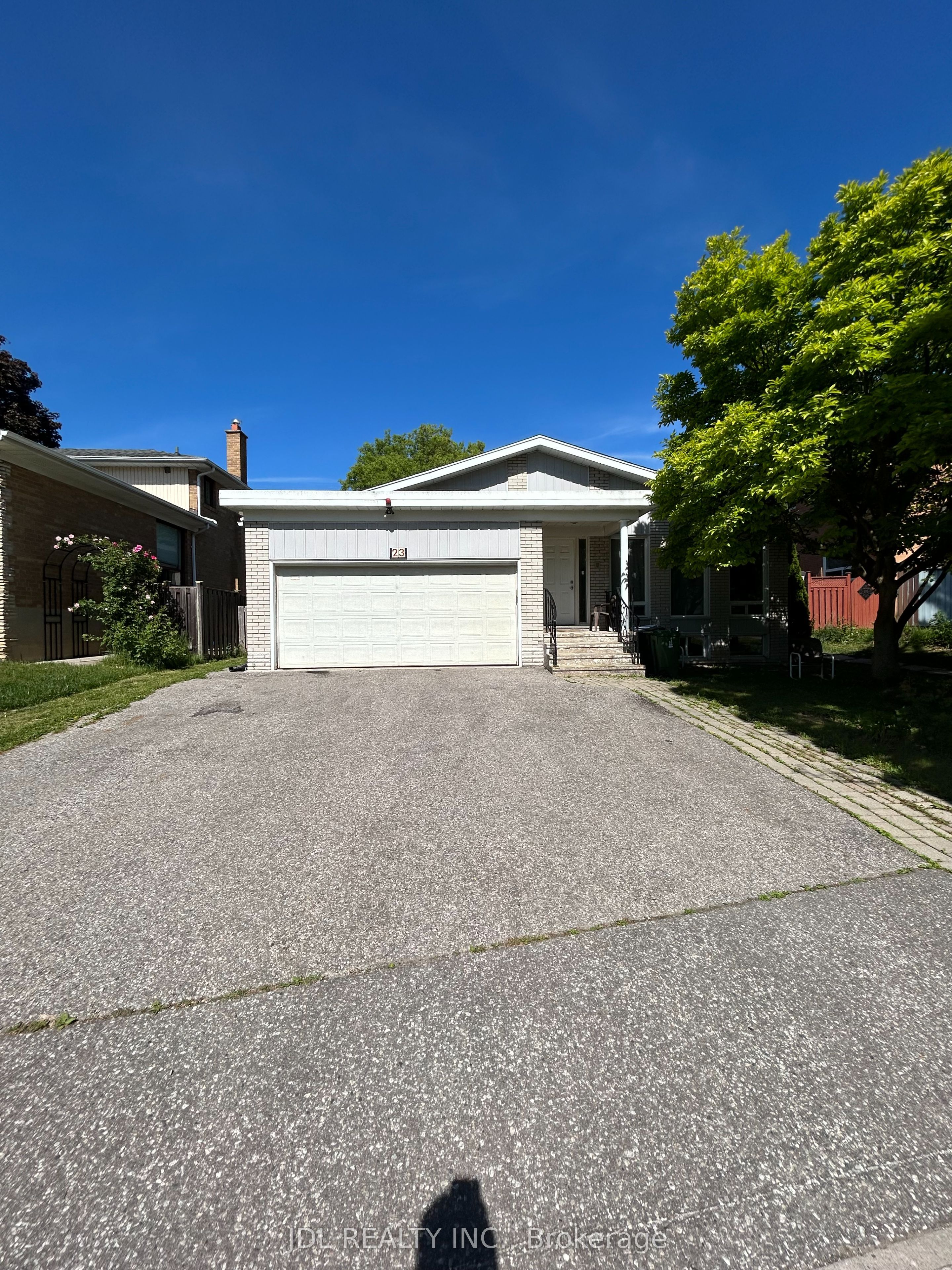 23 Pineway Blvd Boulevard Unit A Bsmt Property Photo 1