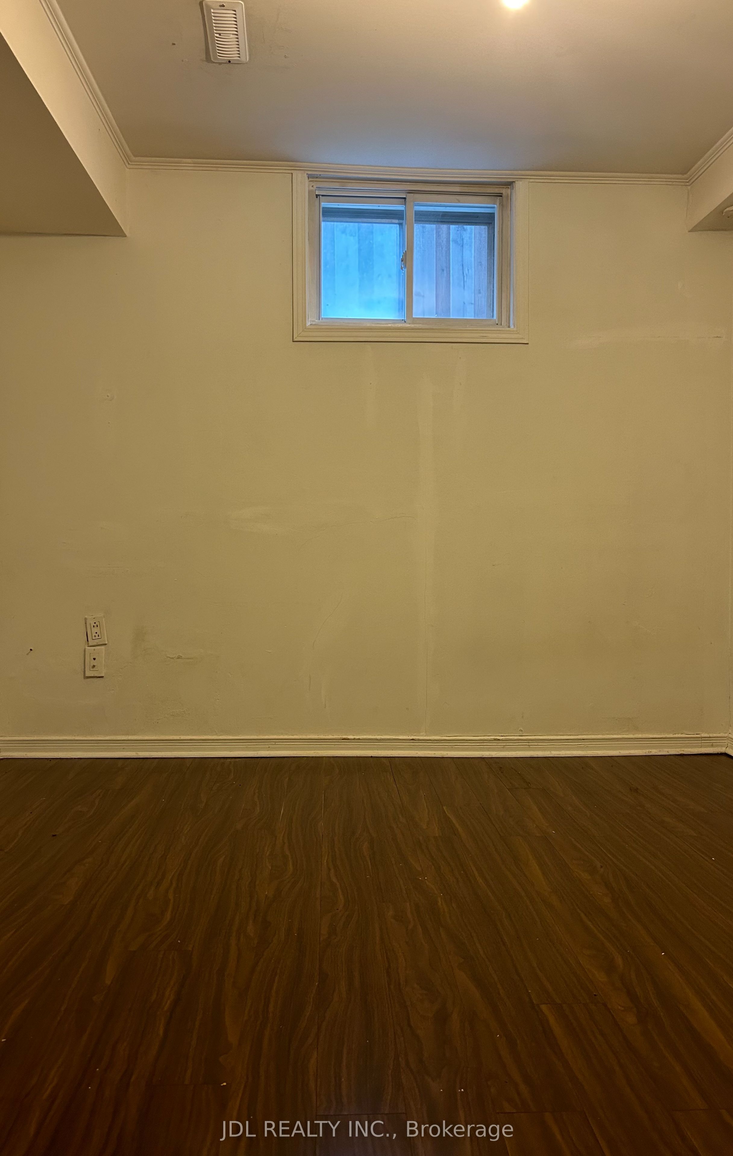 23 Pineway Blvd Boulevard Unit A Bsmt Property Photo 6