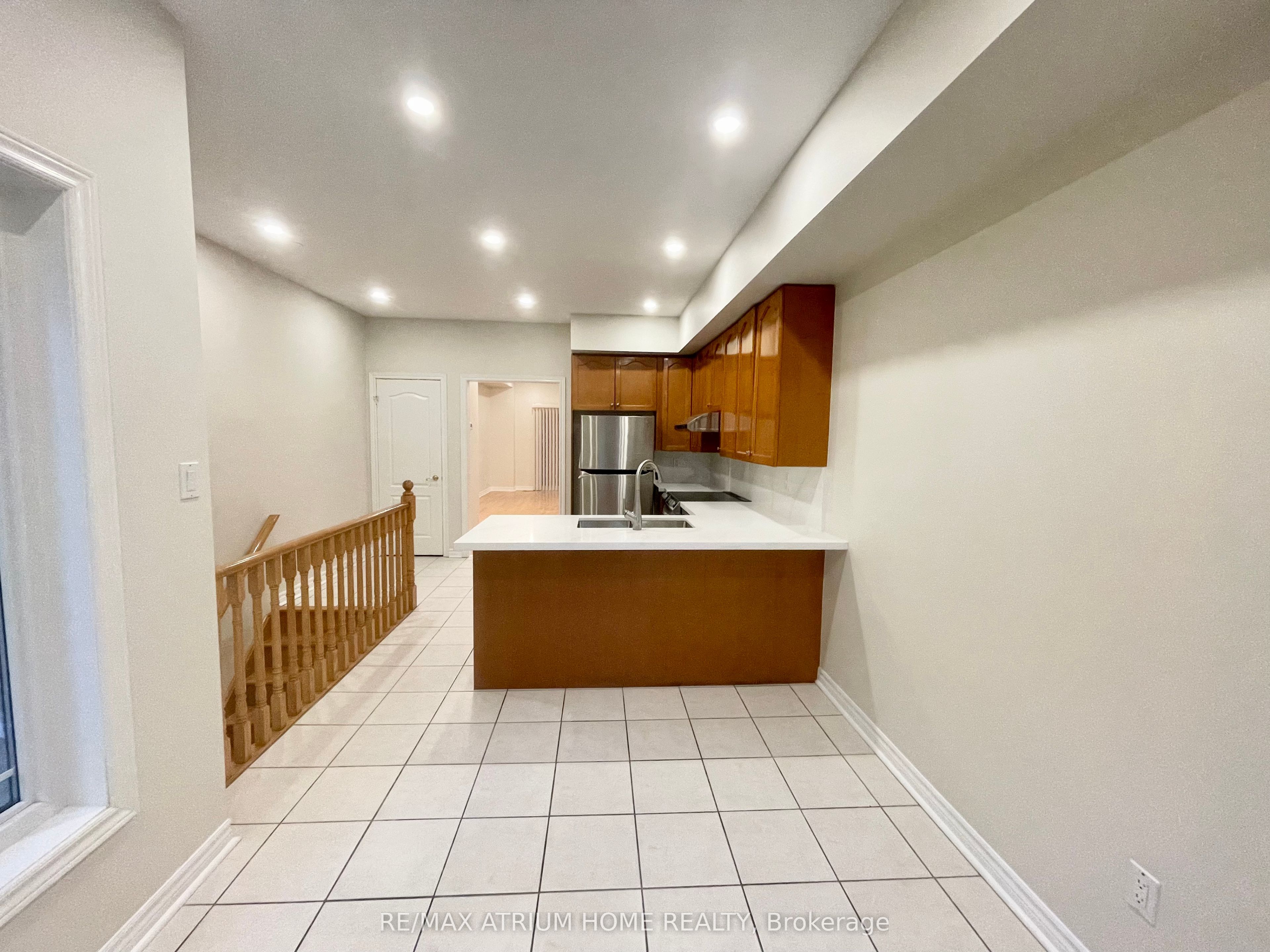 10 William Poole Way Property Photo 5