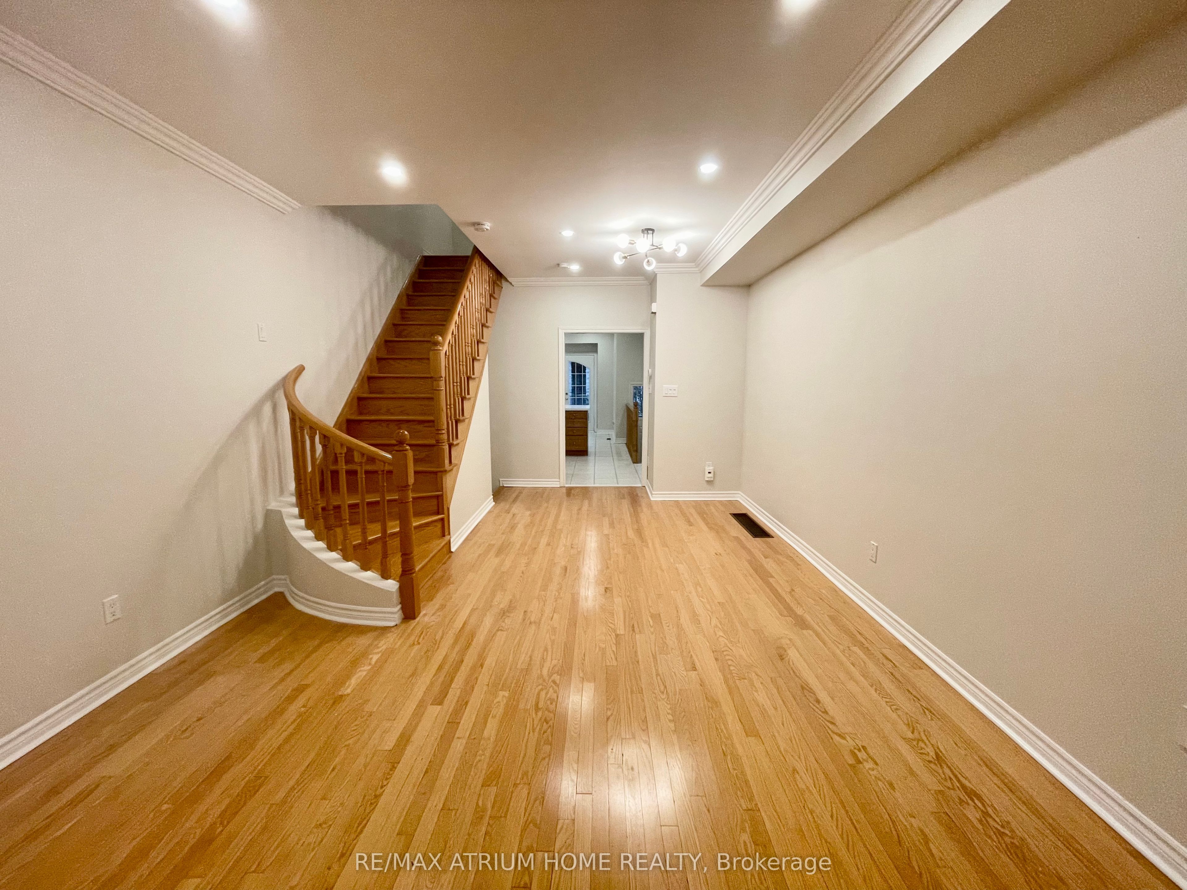 10 William Poole Way Property Photo 6