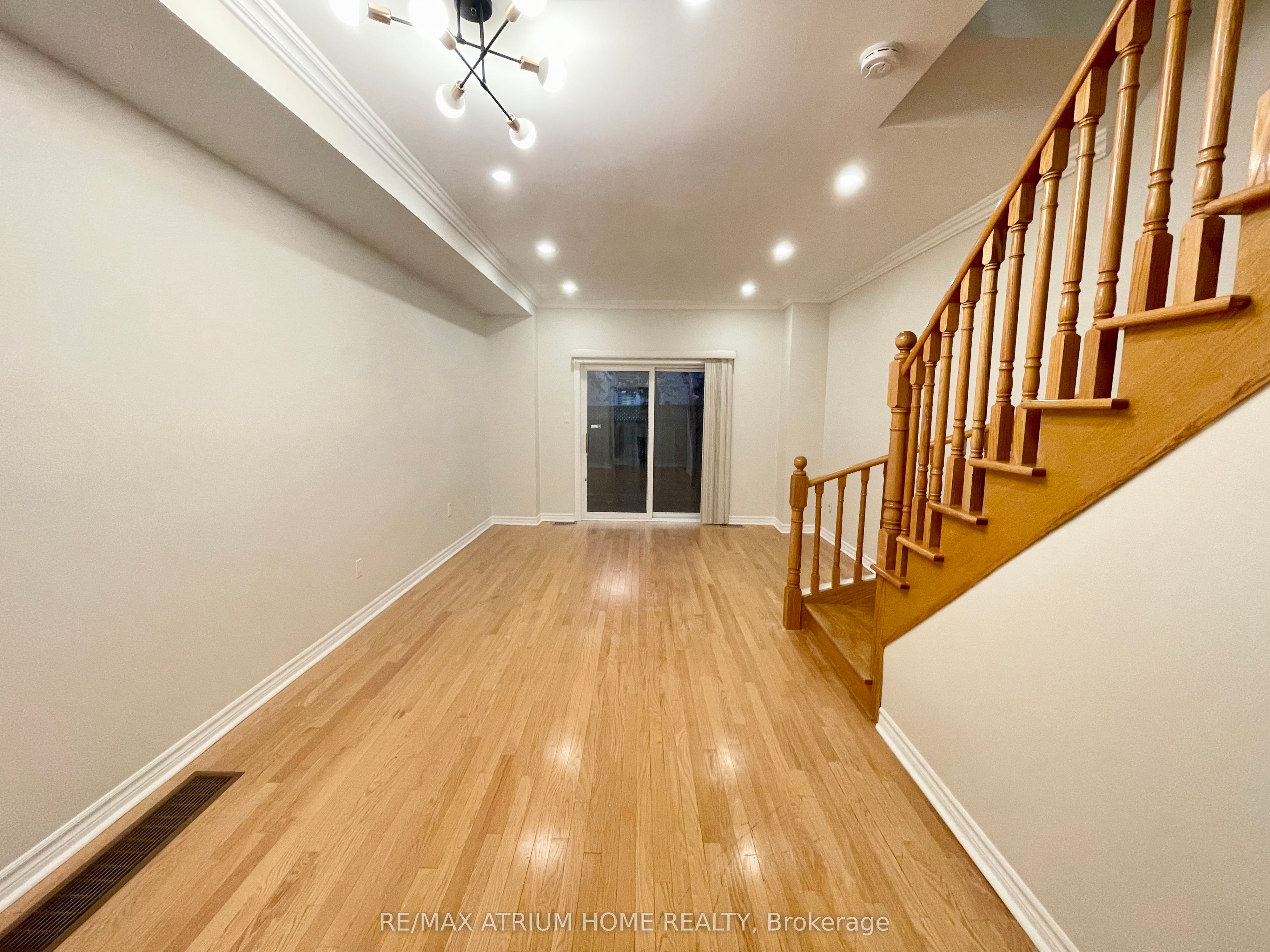 10 William Poole Way Property Photo 7