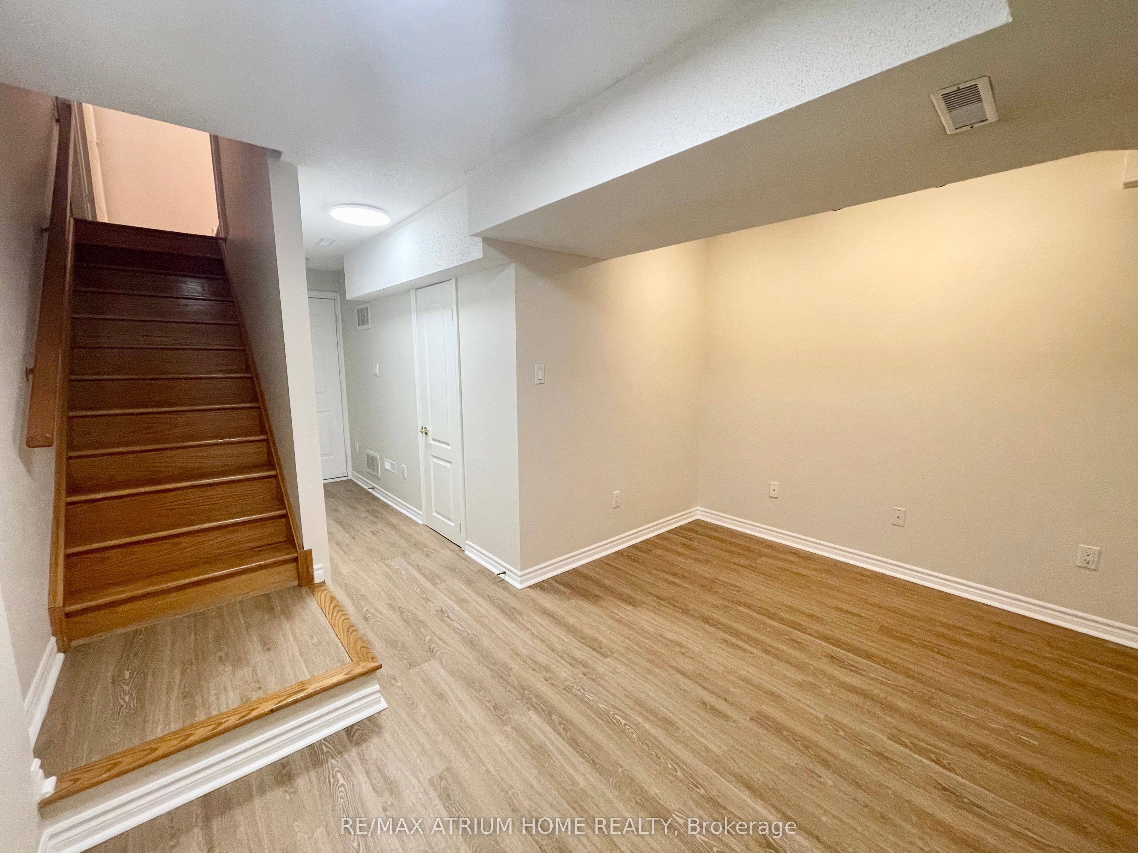 10 William Poole Way Property Photo 27
