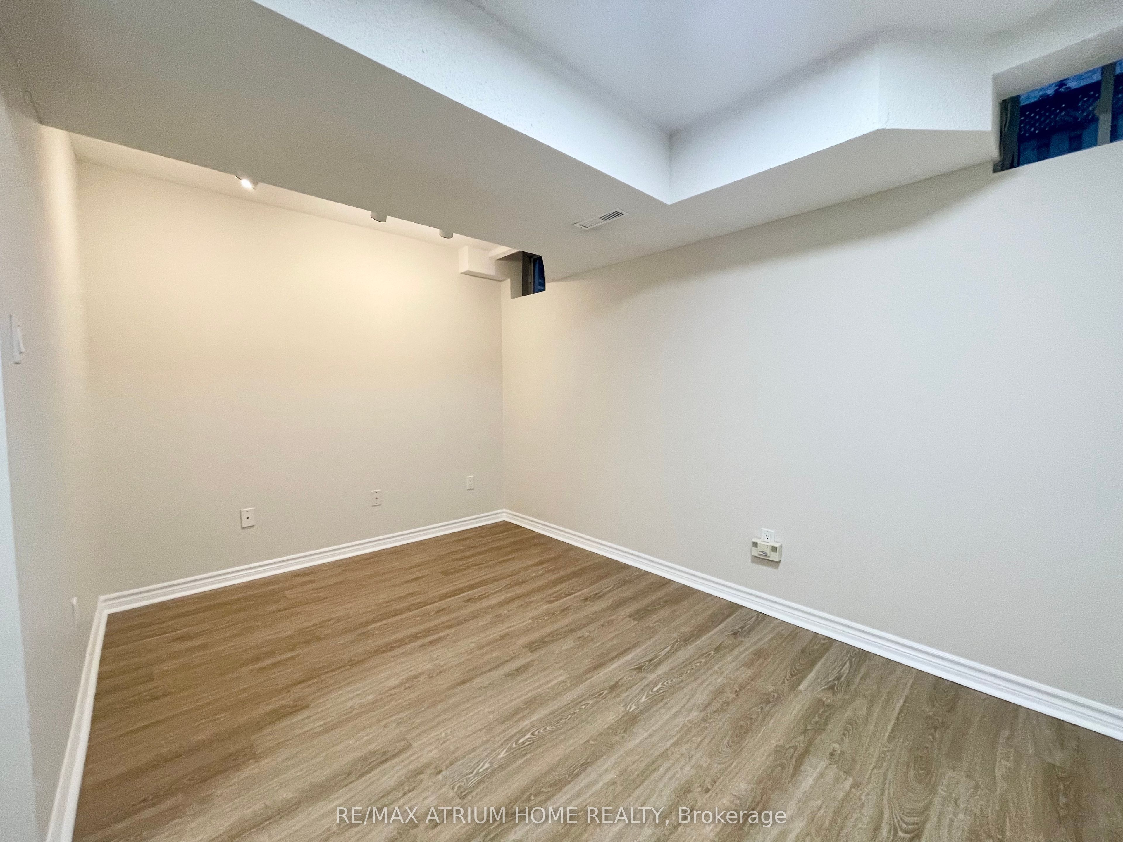 10 William Poole Way Property Photo 28