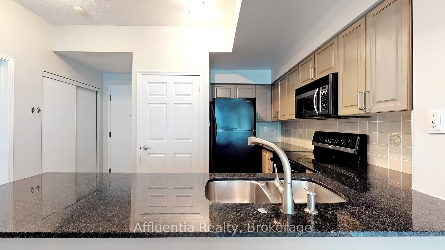 228 Queens Quay W 2510 Property Photo 10