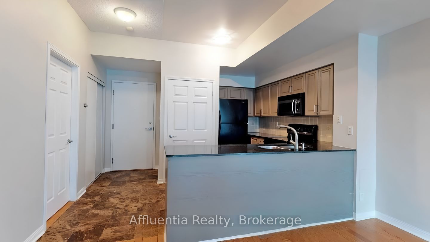 228 Queens Quay W 2510 Property Photo 11