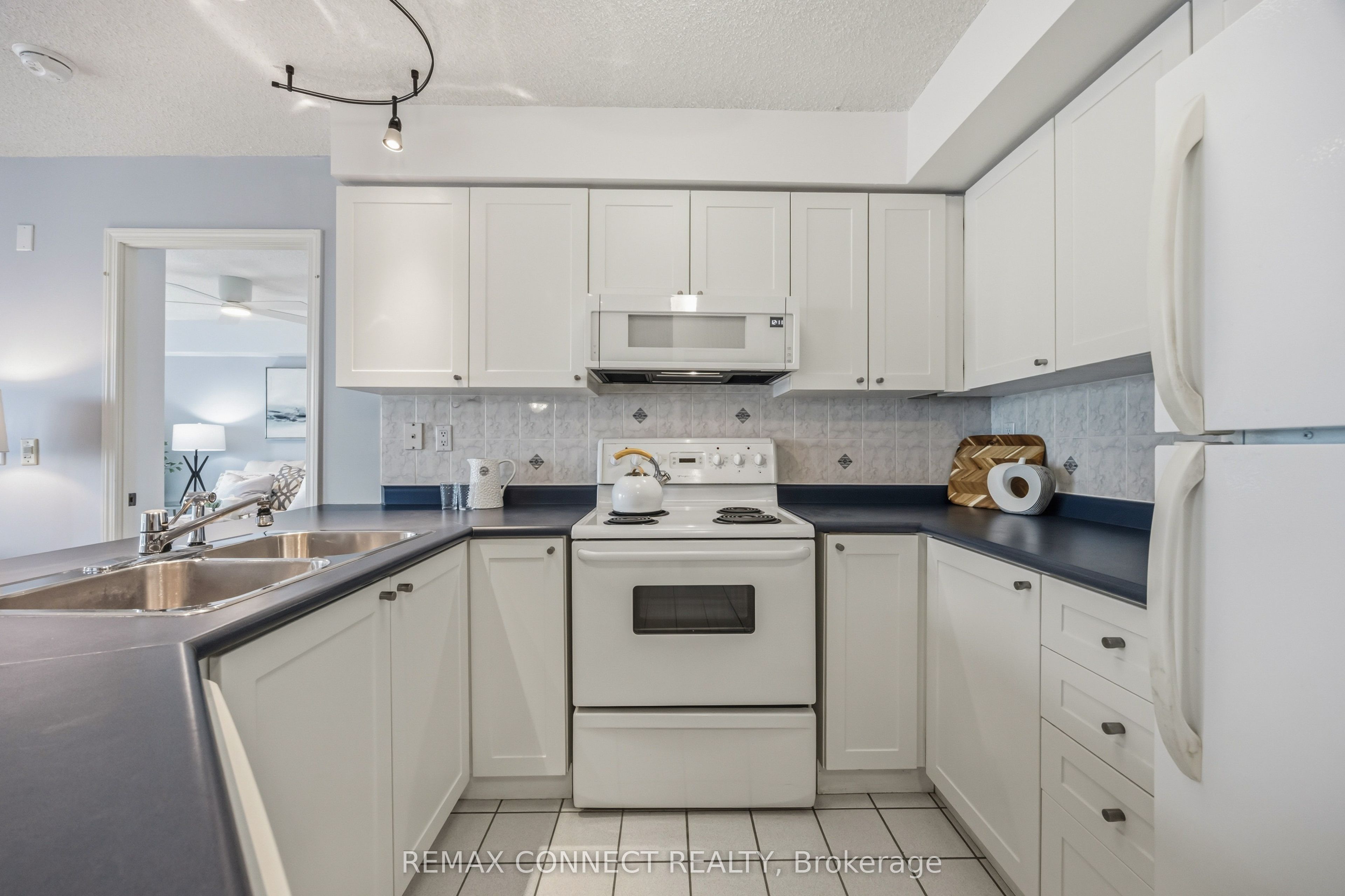 890 Sheppard Avenue W 504 Property Photo 18