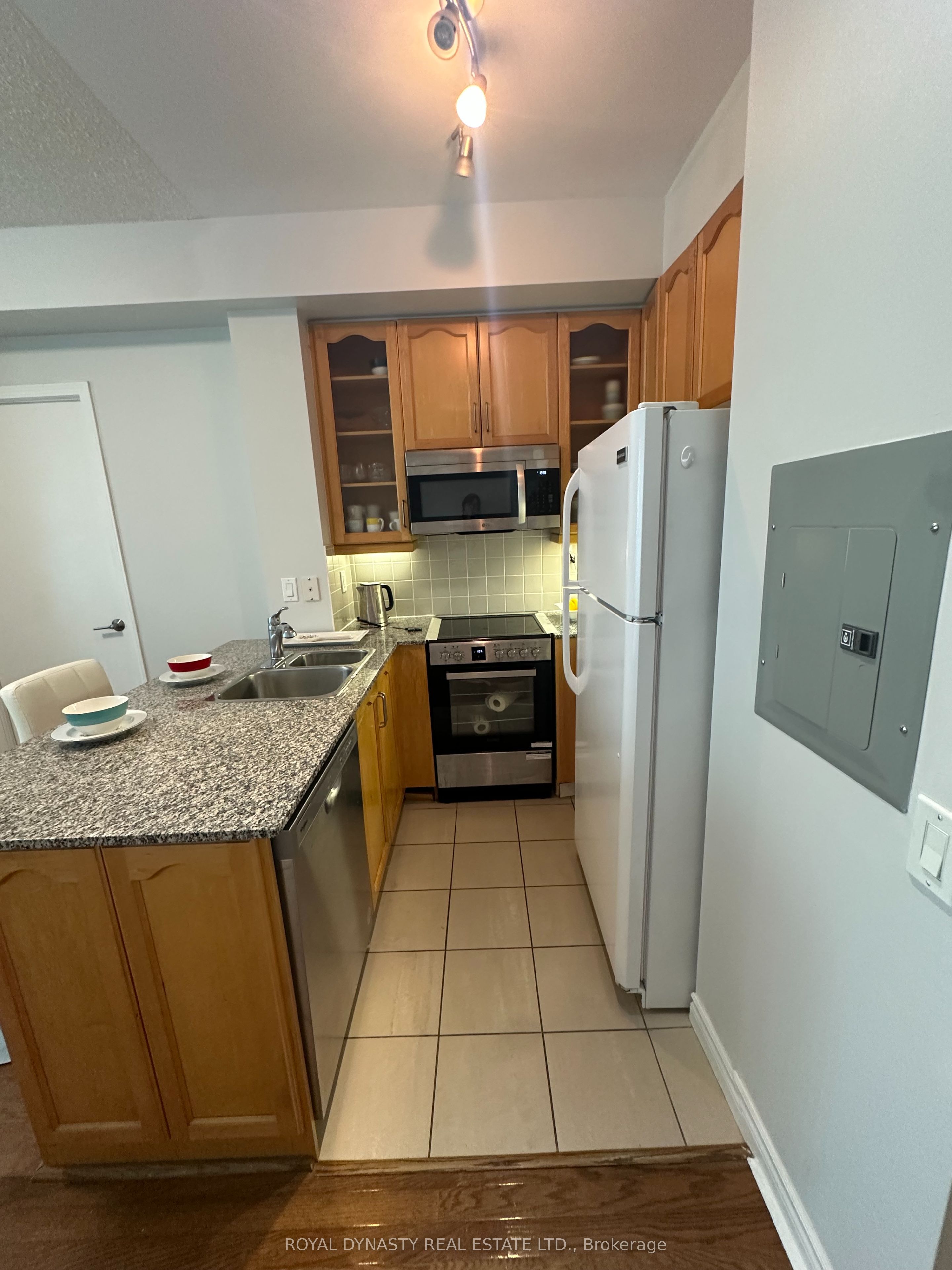 60 Byng Avenue 409 Property Photo 13
