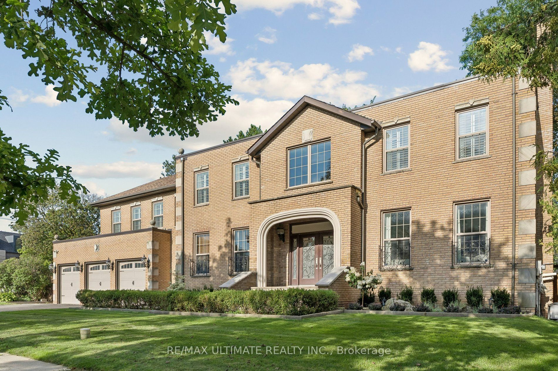 1 Versailles Court Property Photo 1