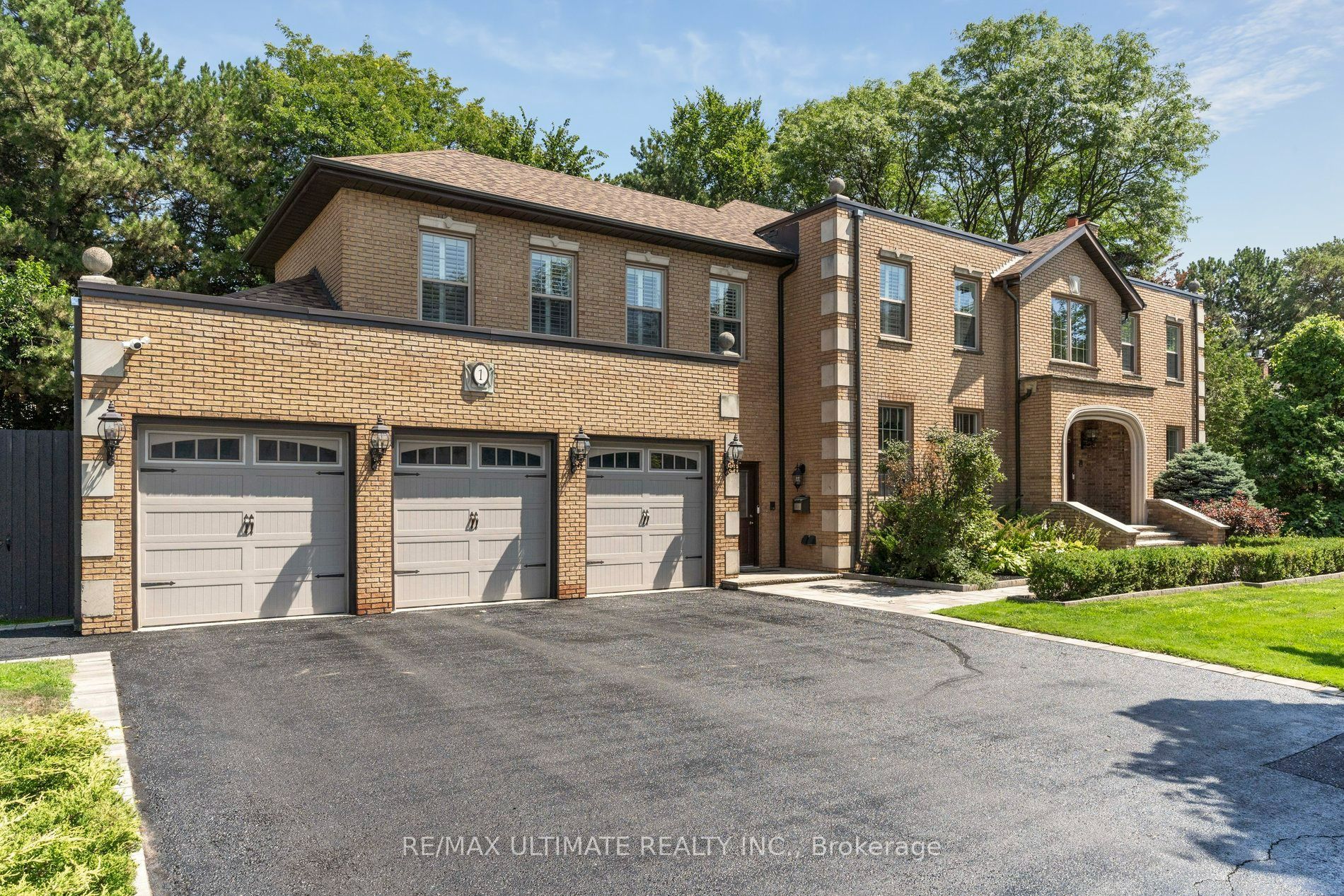 1 Versailles Court Property Photo 2