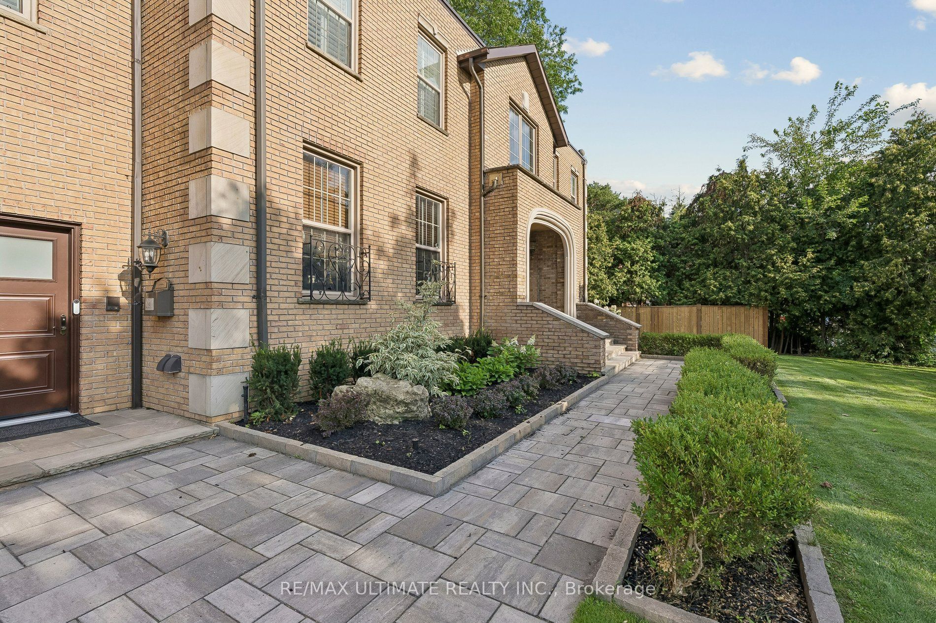 1 Versailles Court Property Photo 3