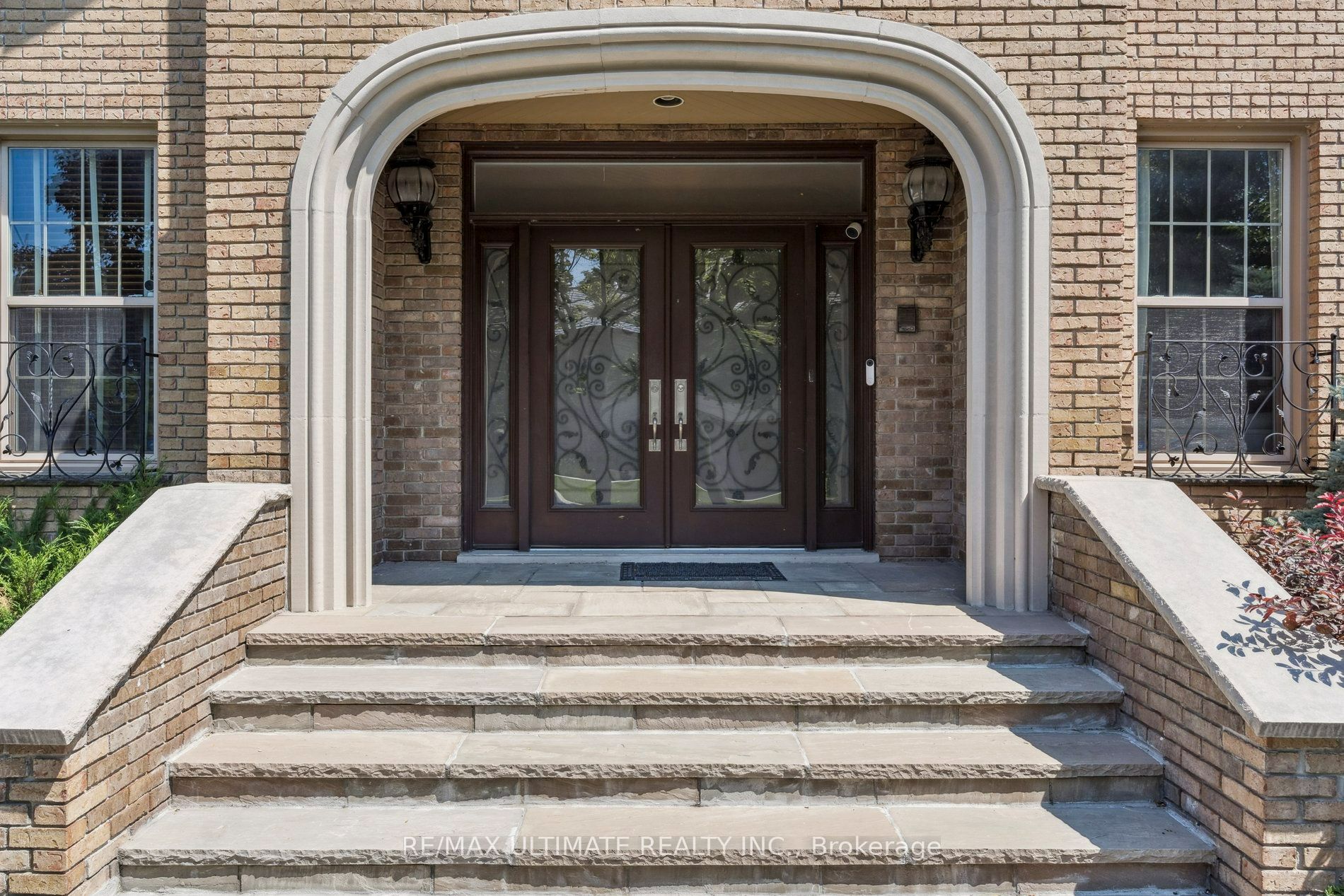 1 Versailles Court Property Photo 4