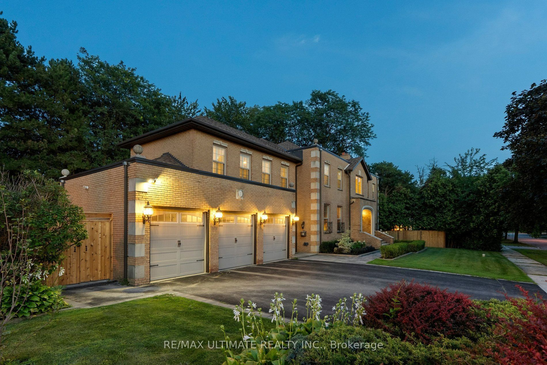 1 Versailles Court Property Photo 5