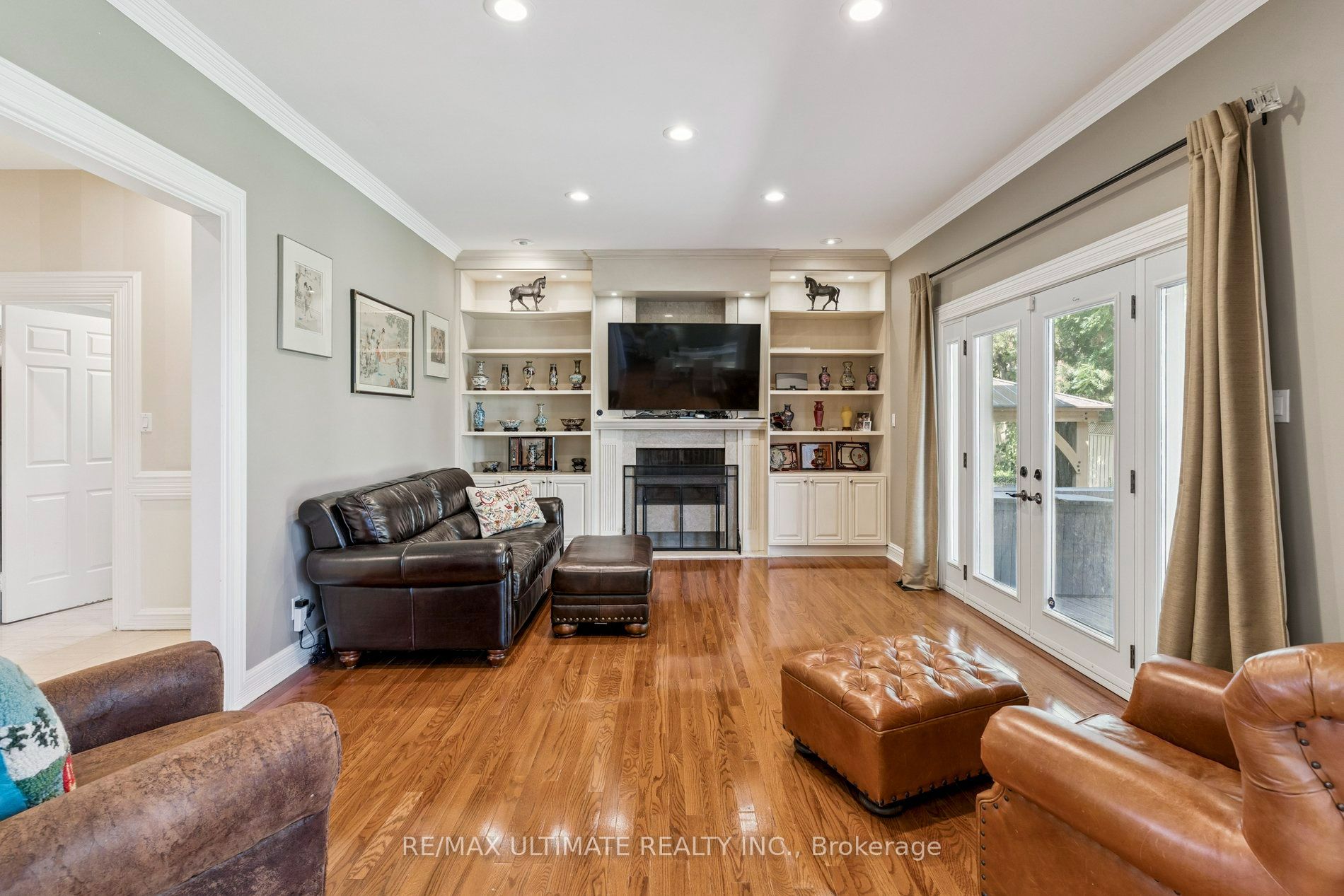 1 Versailles Court Property Photo 18