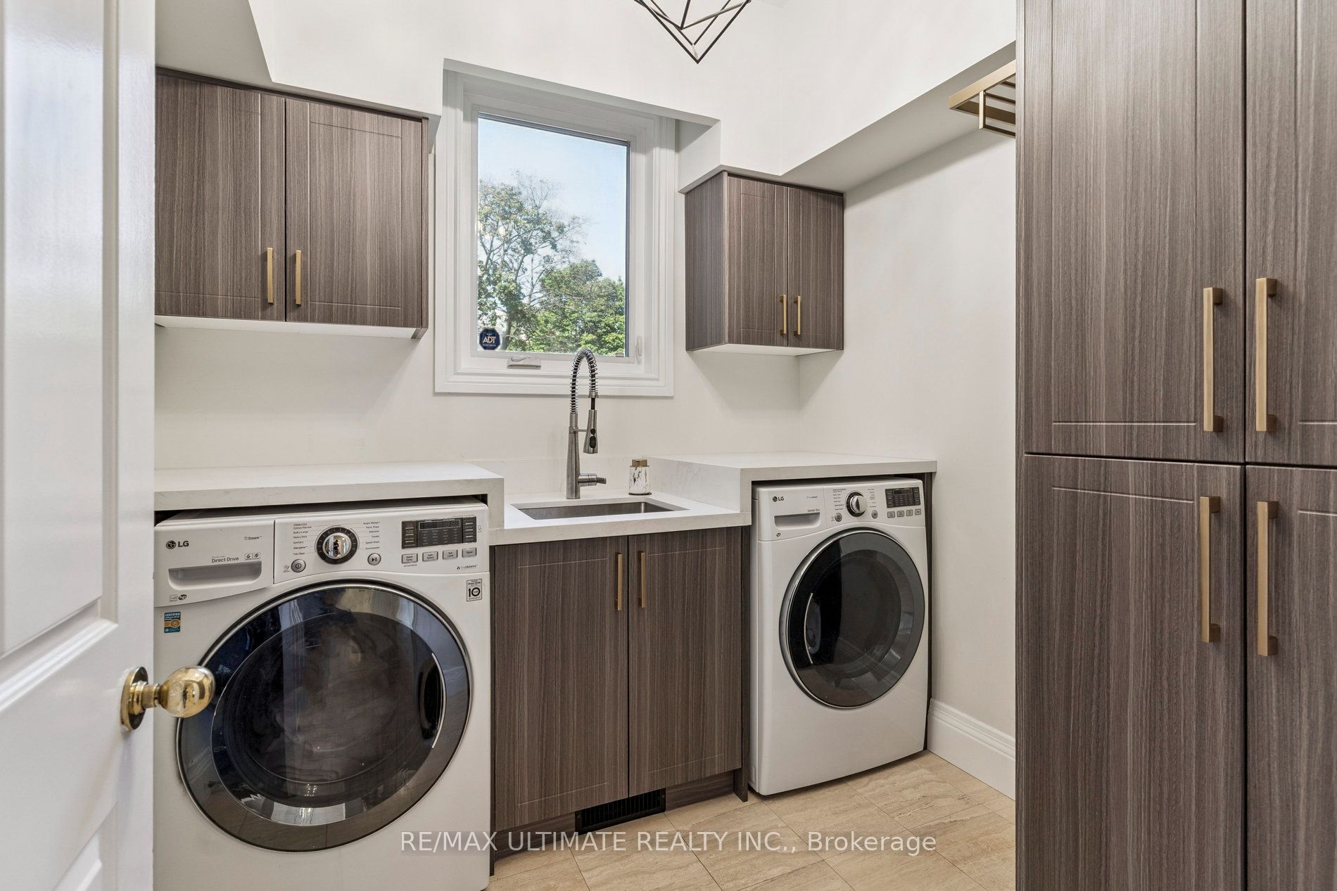 1 Versailles Court Property Photo 22